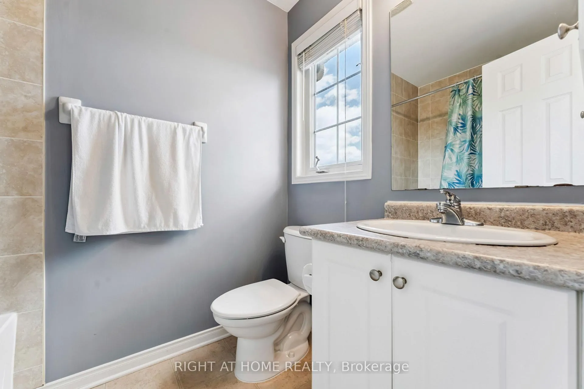 Photo 16 of 142 Lokoya Street, Ottawa, Kanata - Emerald Meadows/Trailwest — HOMEH