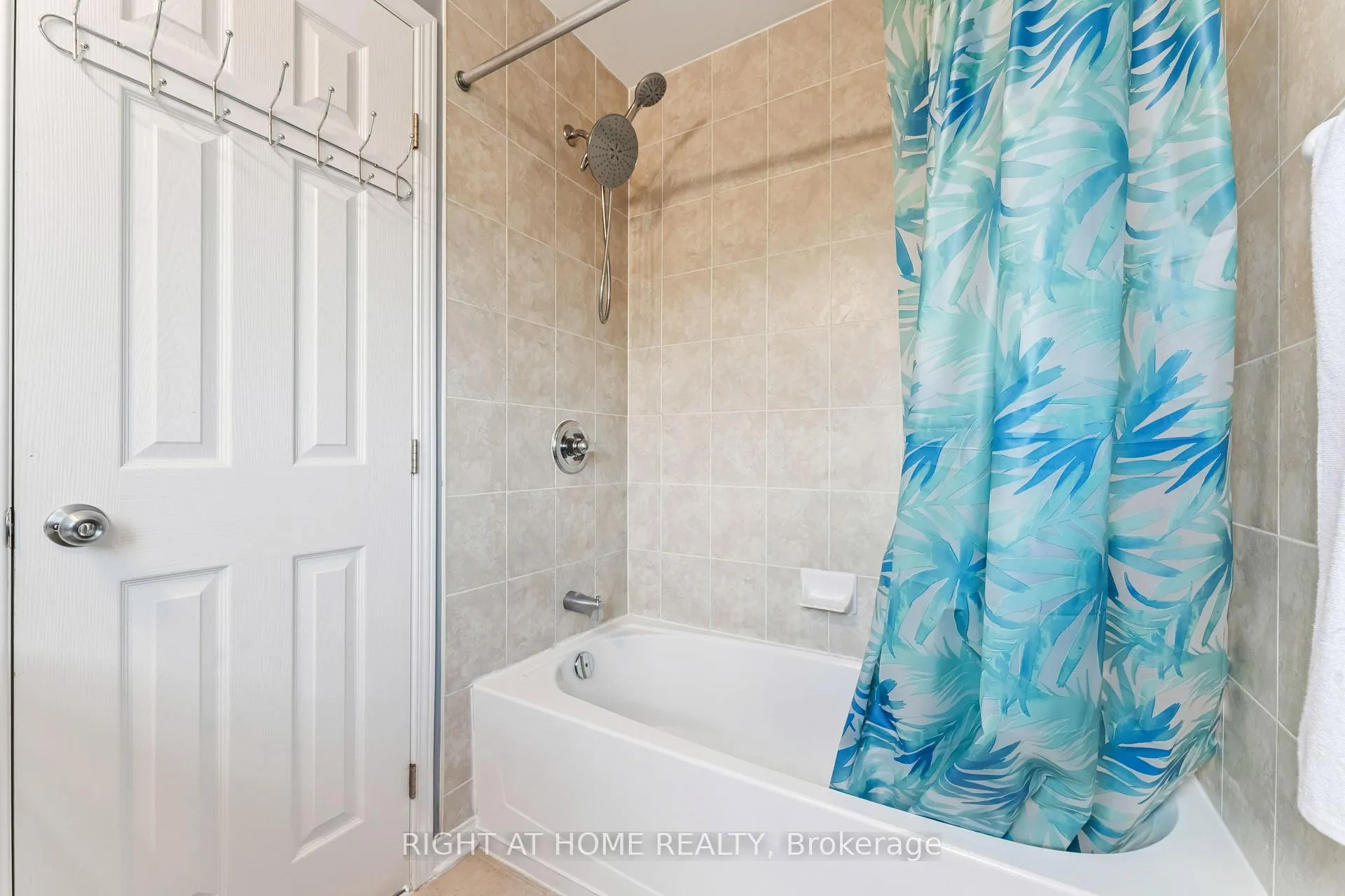 Photo 17 of 142 Lokoya Street, Ottawa, Kanata - Emerald Meadows/Trailwest — HOMEH