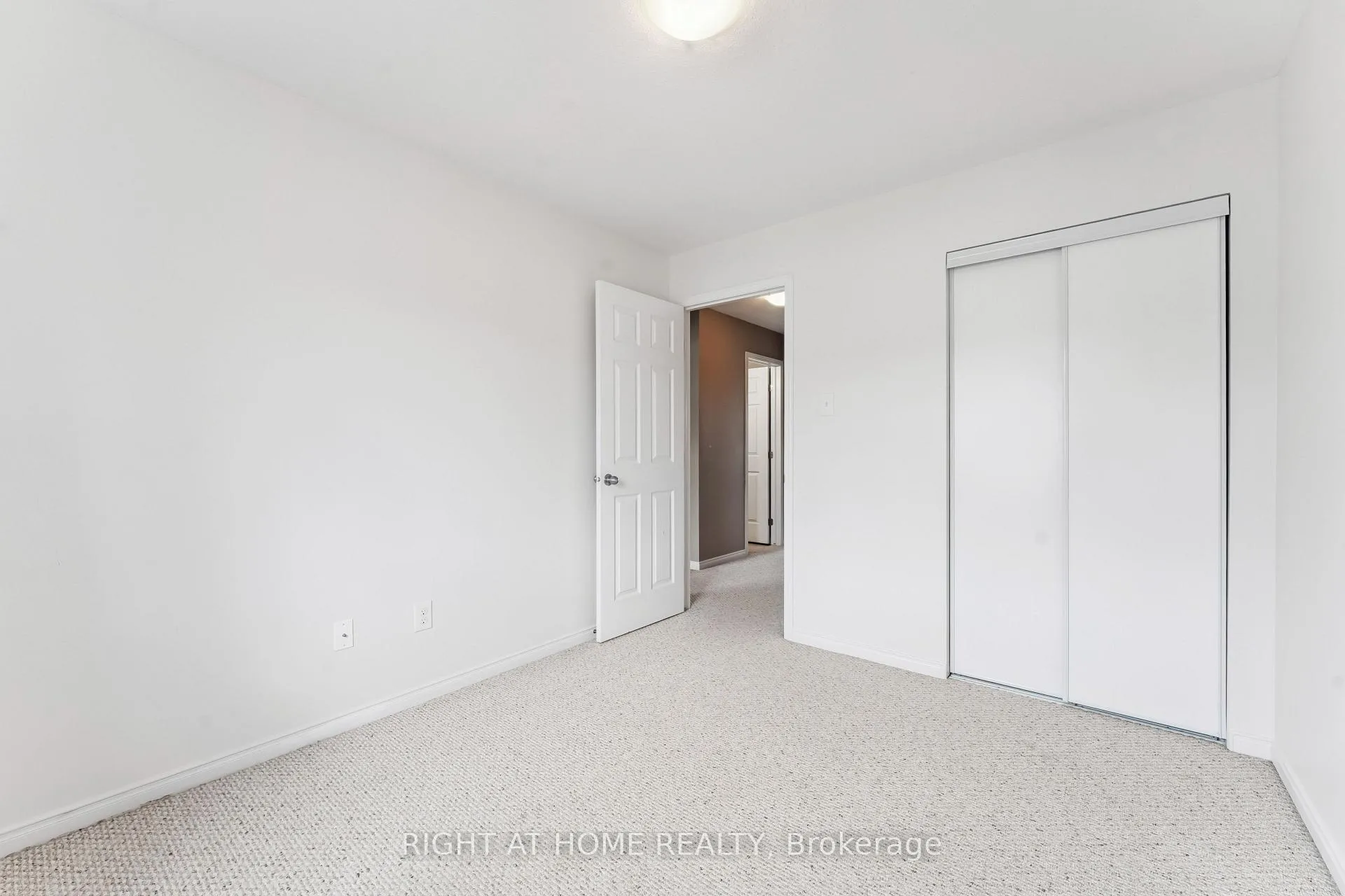 Photo 21 of 142 Lokoya Street, Ottawa, Kanata - Emerald Meadows/Trailwest — HOMEH
