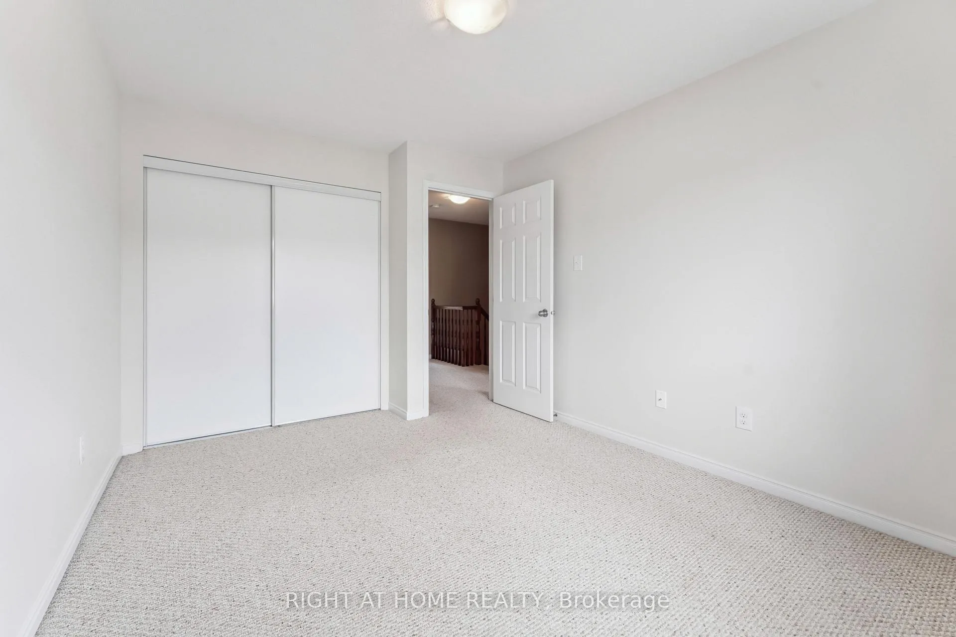 Photo 23 of 142 Lokoya Street, Ottawa, Kanata - Emerald Meadows/Trailwest — HOMEH