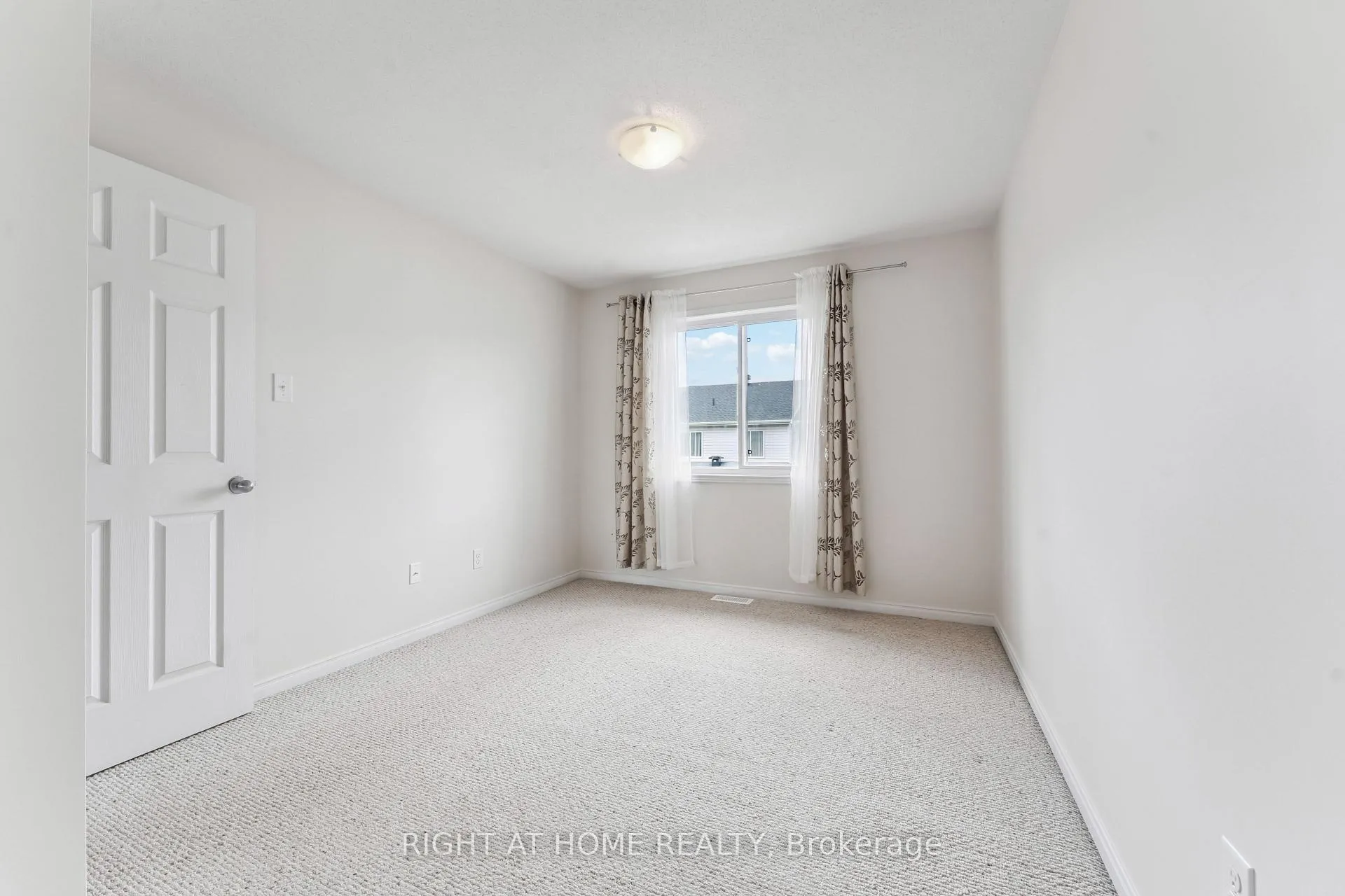 Photo 24 of 142 Lokoya Street, Ottawa, Kanata - Emerald Meadows/Trailwest — HOMEH