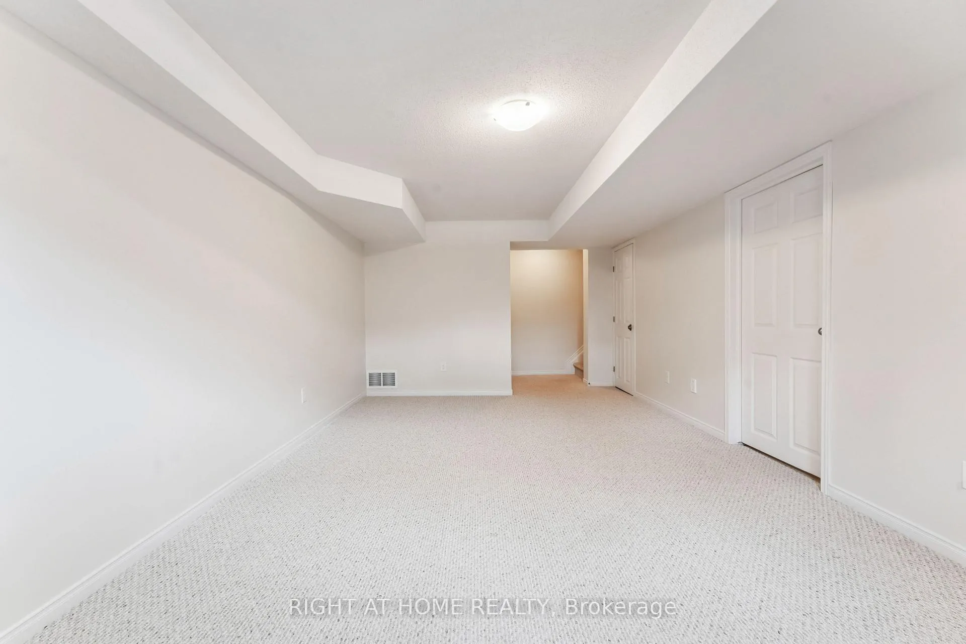 Photo 29 of 142 Lokoya Street, Ottawa, Kanata - Emerald Meadows/Trailwest — HOMEH