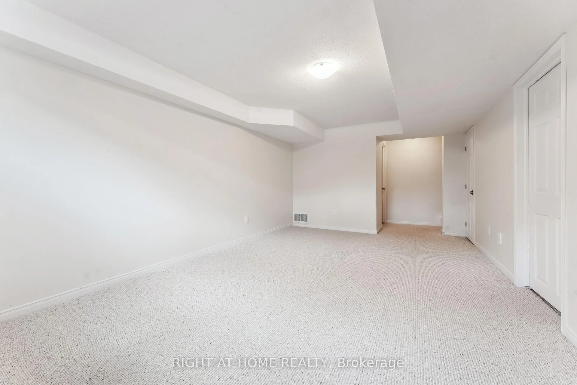 Photo 30 of 142 Lokoya Street, Ottawa, Kanata - Emerald Meadows/Trailwest — HOMEH