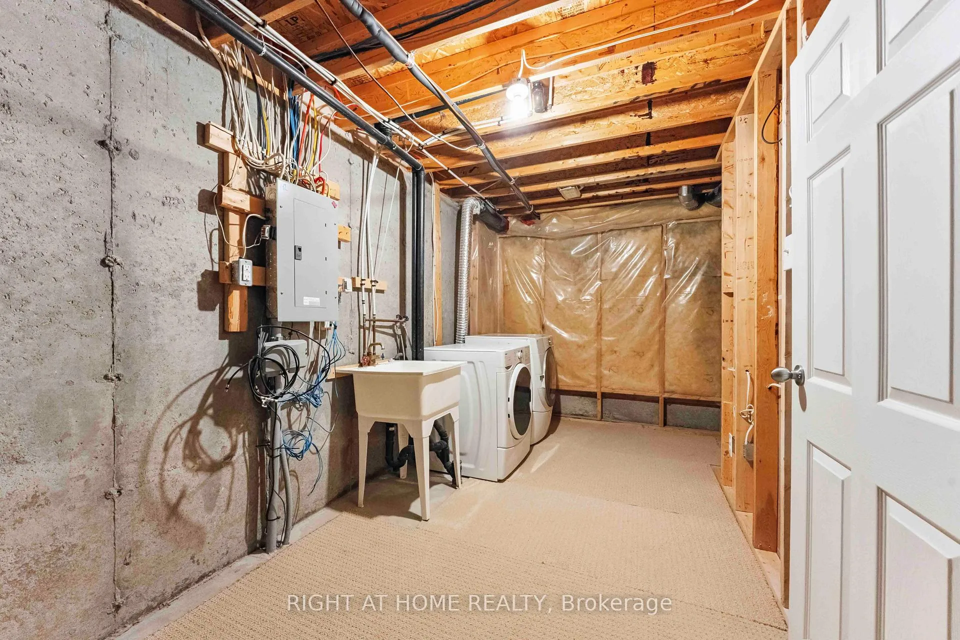 Photo 31 of 142 Lokoya Street, Ottawa, Kanata - Emerald Meadows/Trailwest — HOMEH