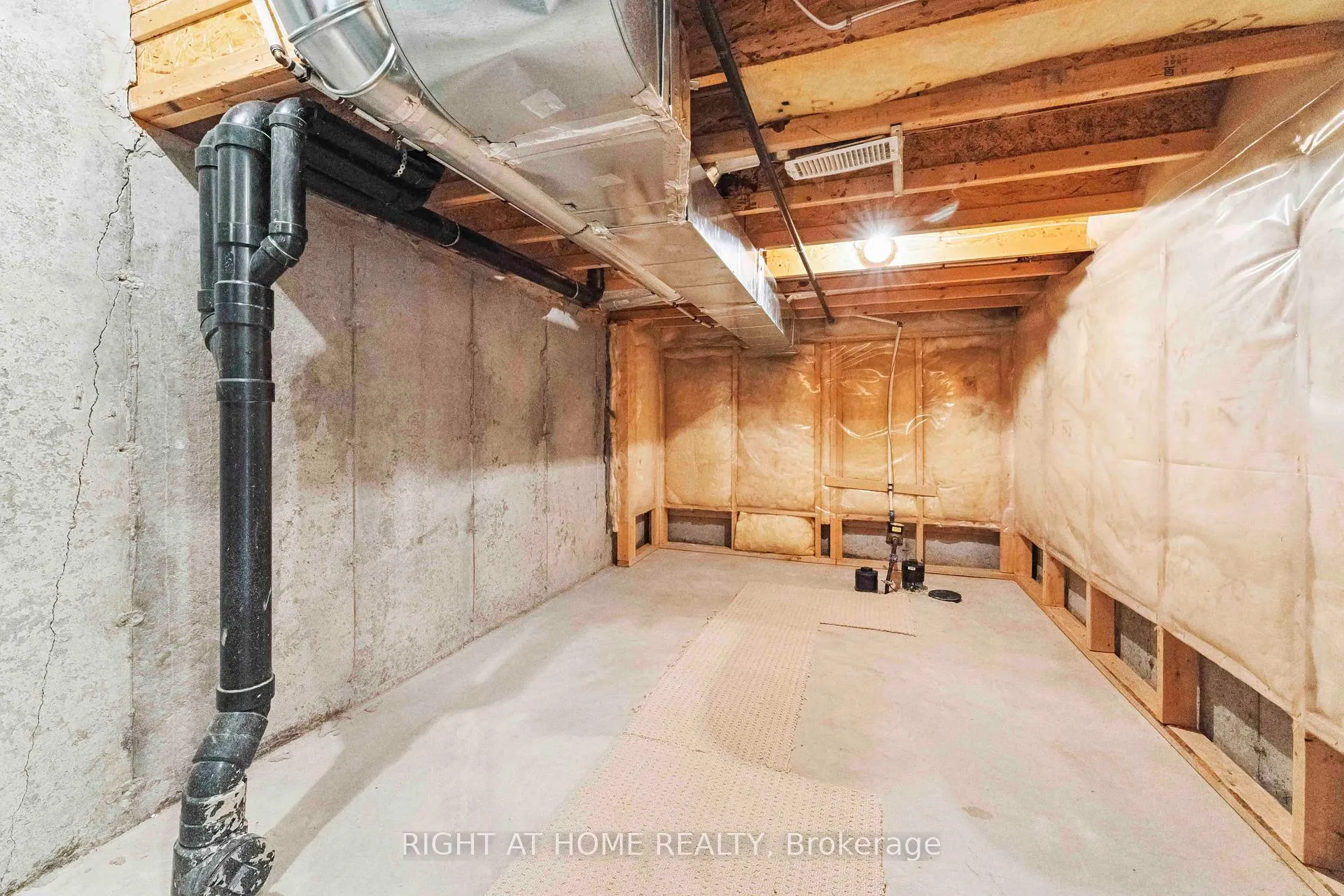Photo 32 of 142 Lokoya Street, Ottawa, Kanata - Emerald Meadows/Trailwest — HOMEH