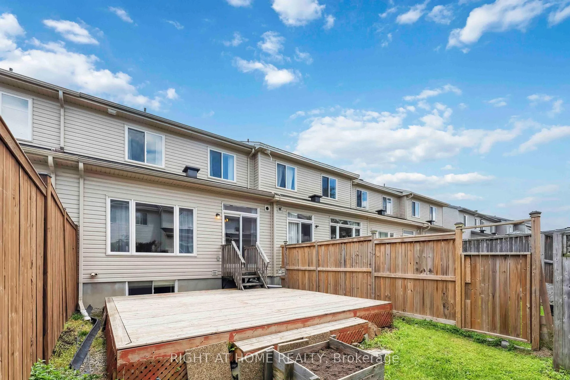 Photo 33 of 142 Lokoya Street, Ottawa, Kanata - Emerald Meadows/Trailwest — HOMEH