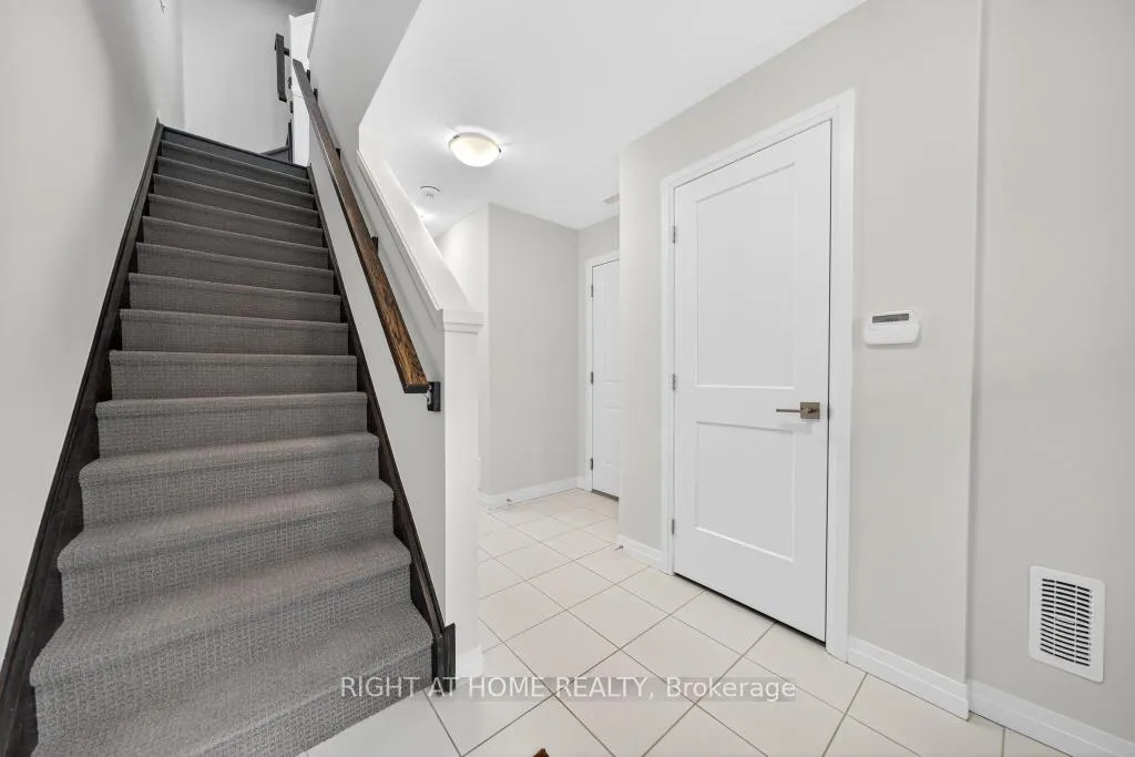Photo 3 of Unit 100, 30 Times Square Boulevard, Hamilton, Stoney Creek Mountain — HOMEH