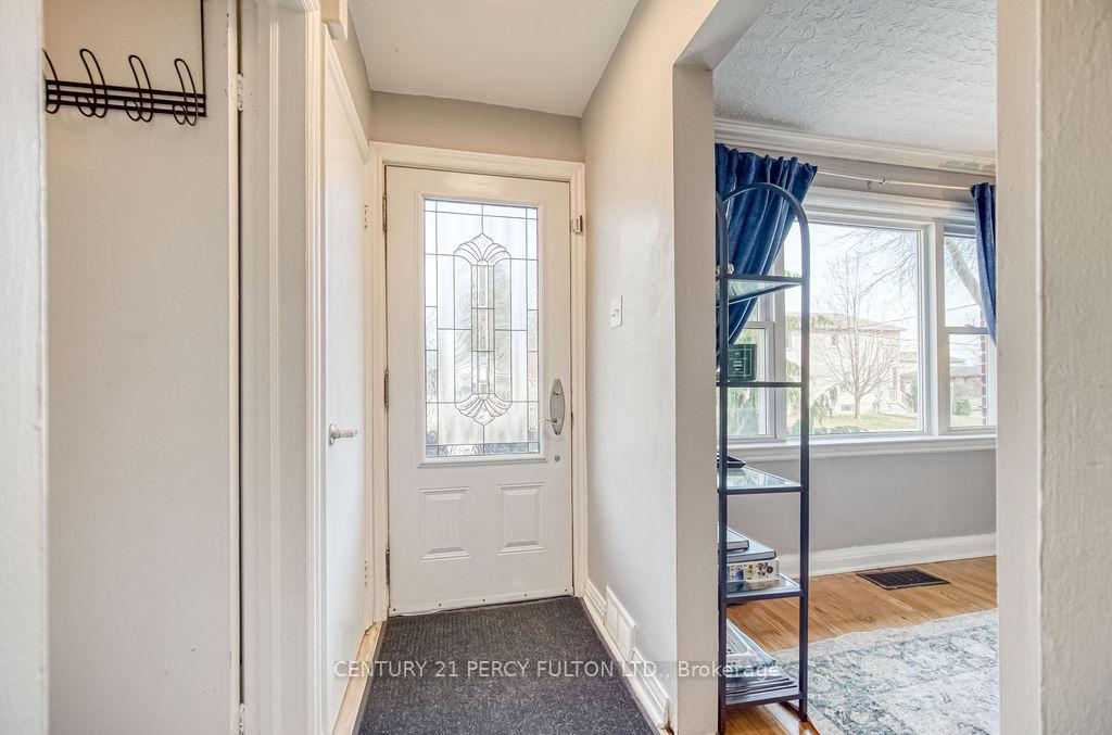 Photo 2 of 34 Preston Street, Scarborough, Birchcliffe-Cliffside — HOMEH
