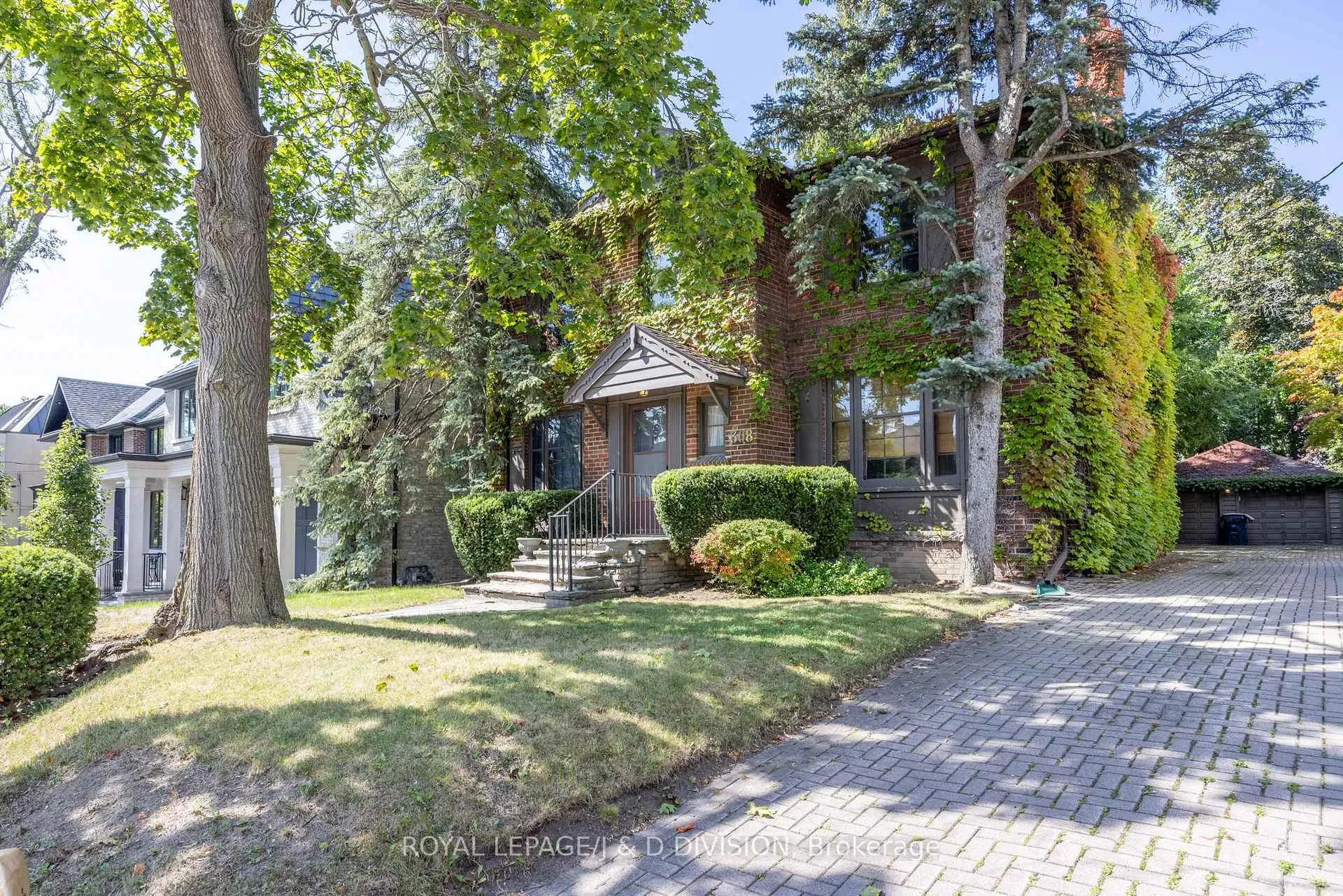 Front of 308 Oriole Parkway