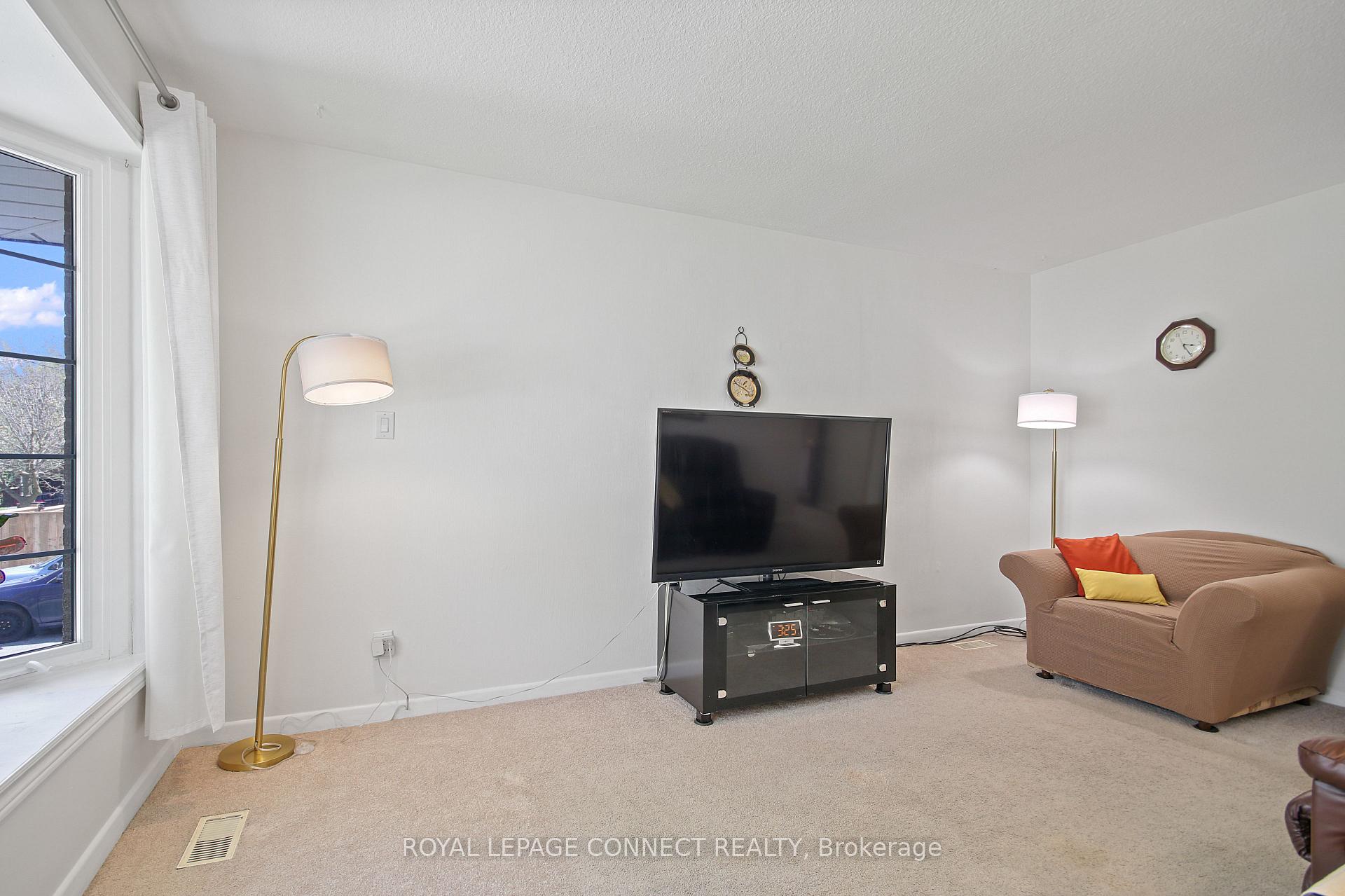 Photo 10 of 4 Sundance Crescent, Scarborough, Woburn — HOMEH