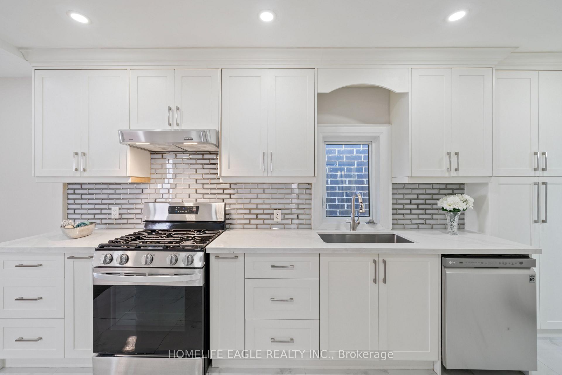 Photo 3 of 82 Haslam Street, Scarborough, Birchcliffe-Cliffside — HOMEH