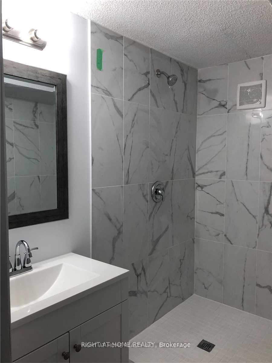 Photo 2 of 174 Carlton Road, Markham, Unionville — HOMEH
