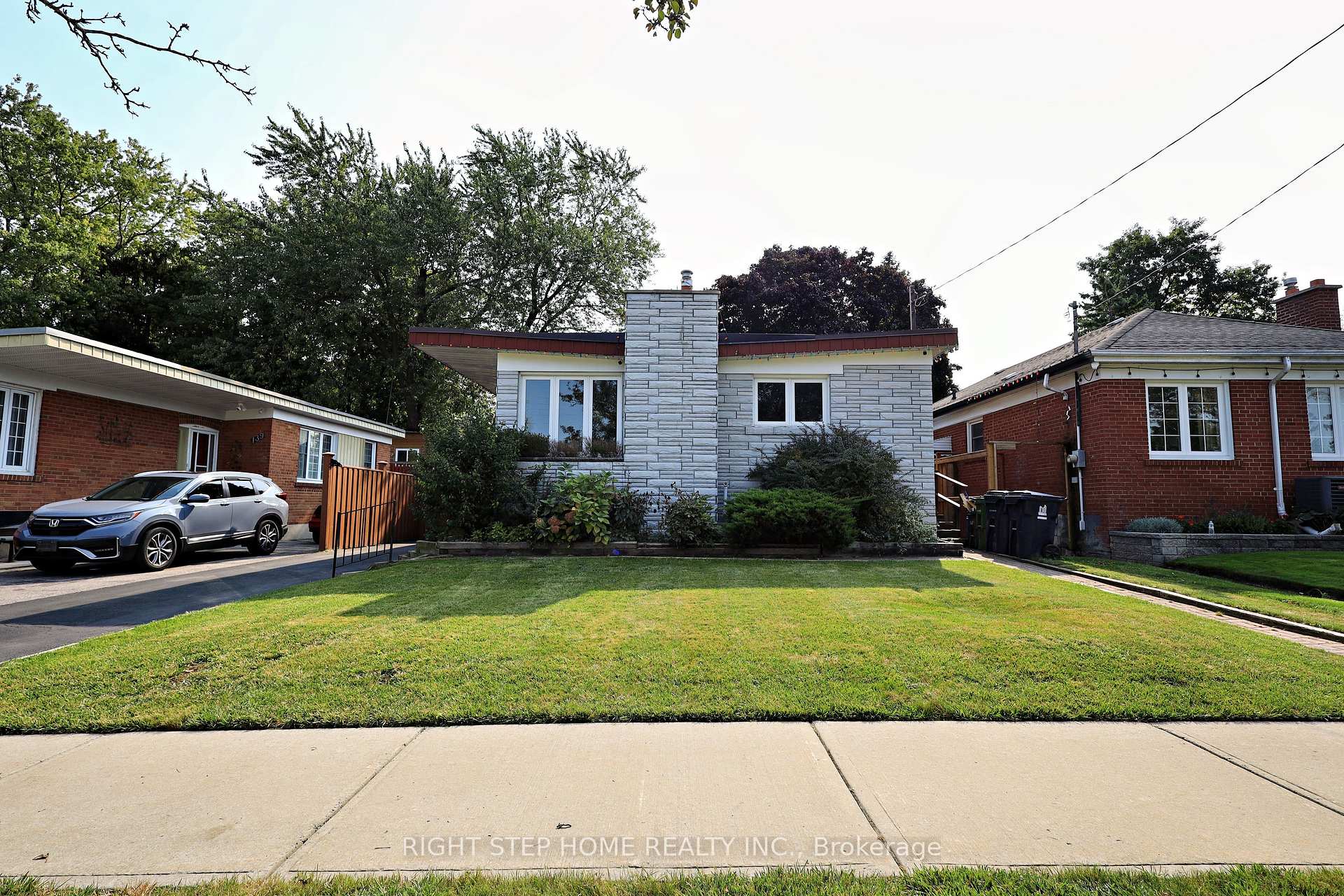 Photo 1 of 137 Benleigh Drive, Scarborough, Woburn — HOMEH