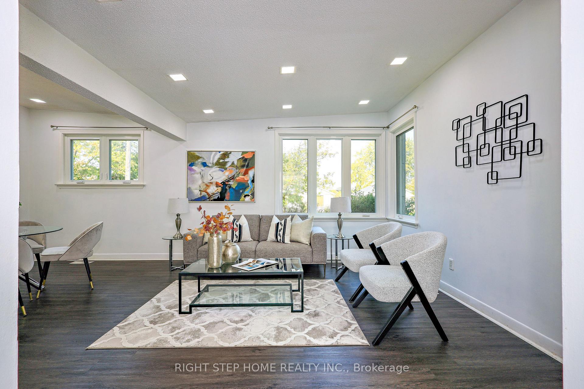 Photo 3 of 137 Benleigh Drive, Scarborough, Woburn — HOMEH