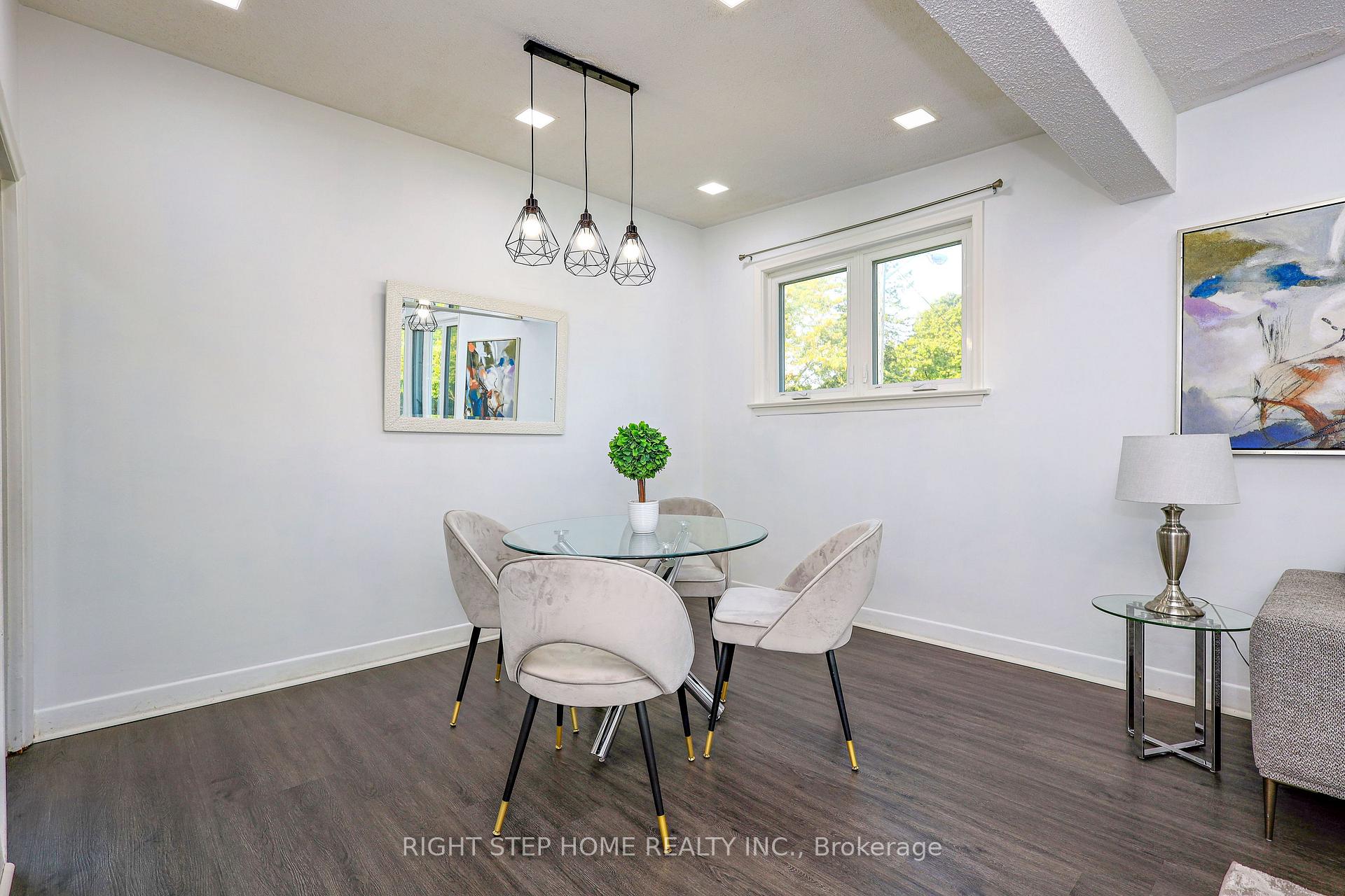 Photo 5 of 137 Benleigh Drive, Scarborough, Woburn — HOMEH