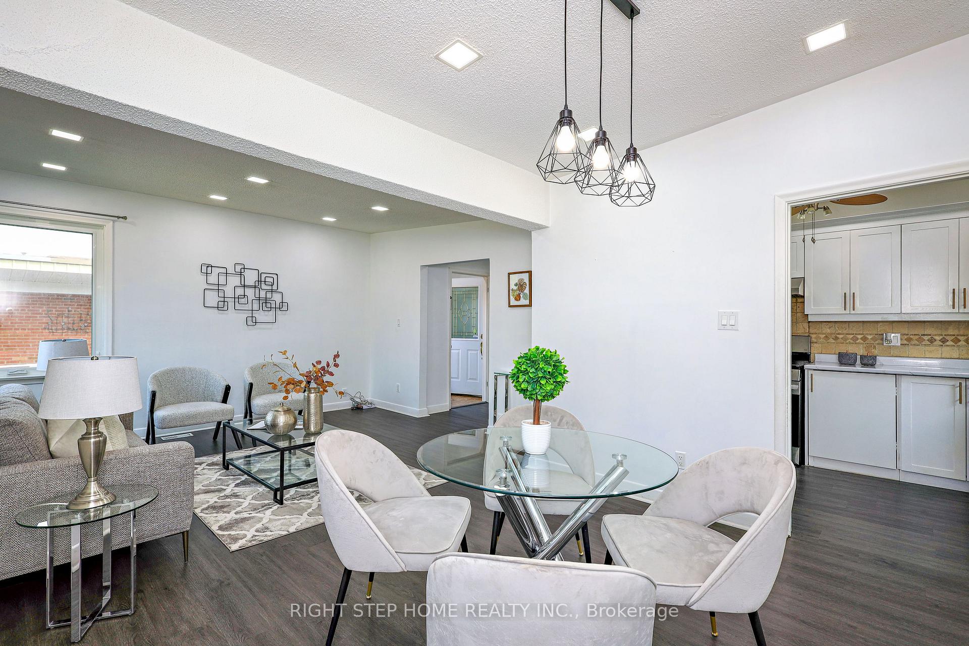 Photo 7 of 137 Benleigh Drive, Scarborough, Woburn — HOMEH