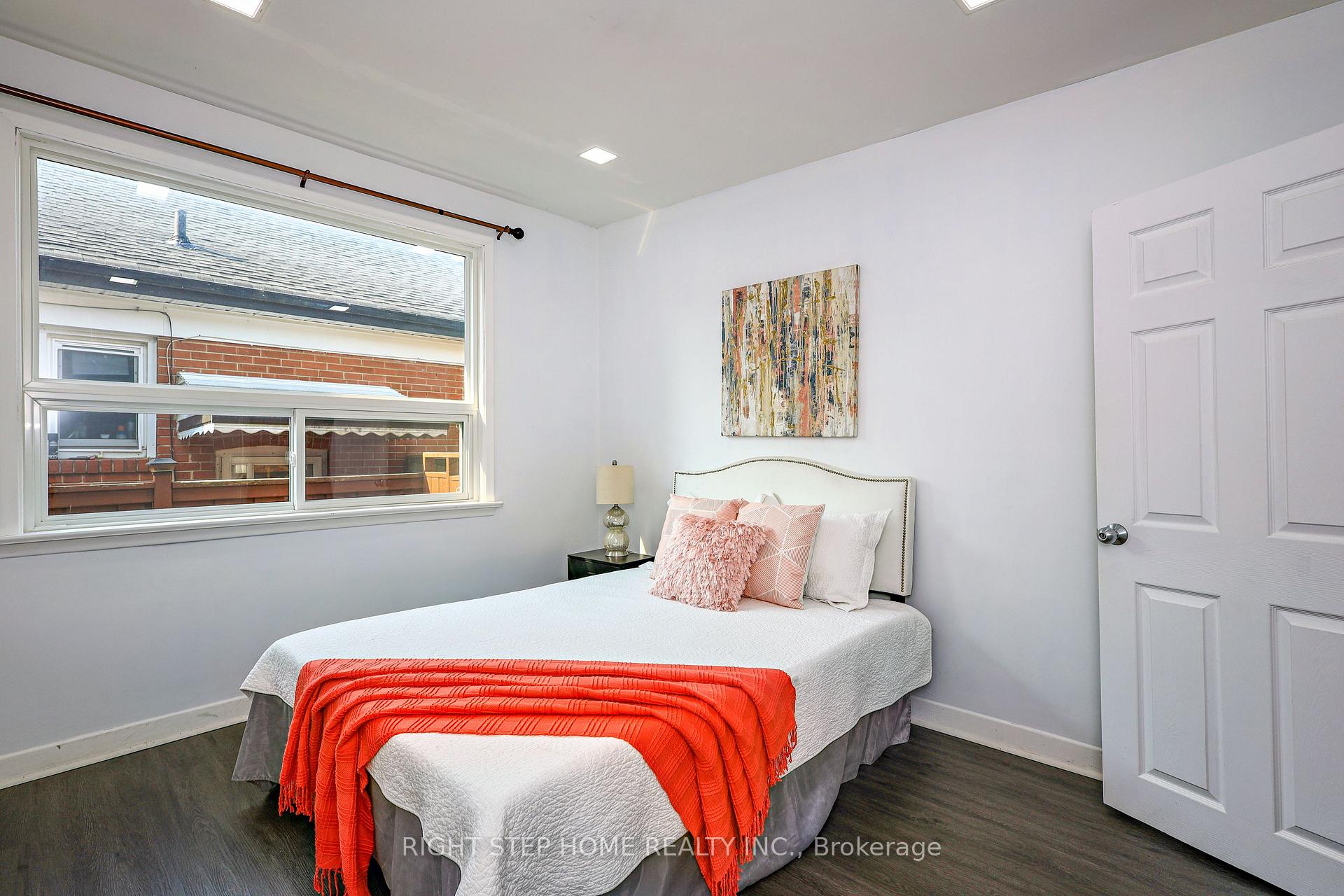 Photo 15 of 137 Benleigh Drive, Scarborough, Woburn — HOMEH