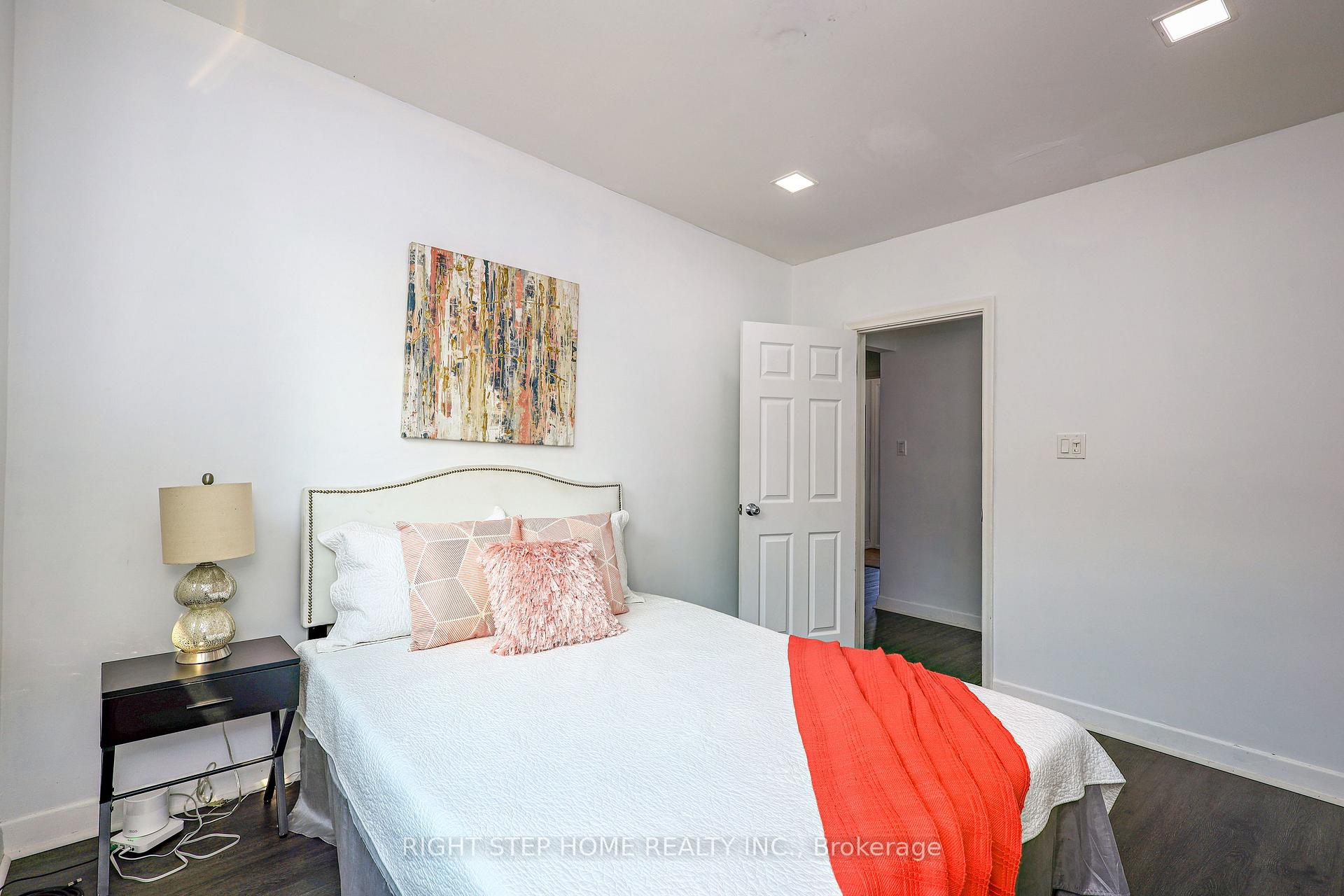 Photo 17 of 137 Benleigh Drive, Scarborough, Woburn — HOMEH