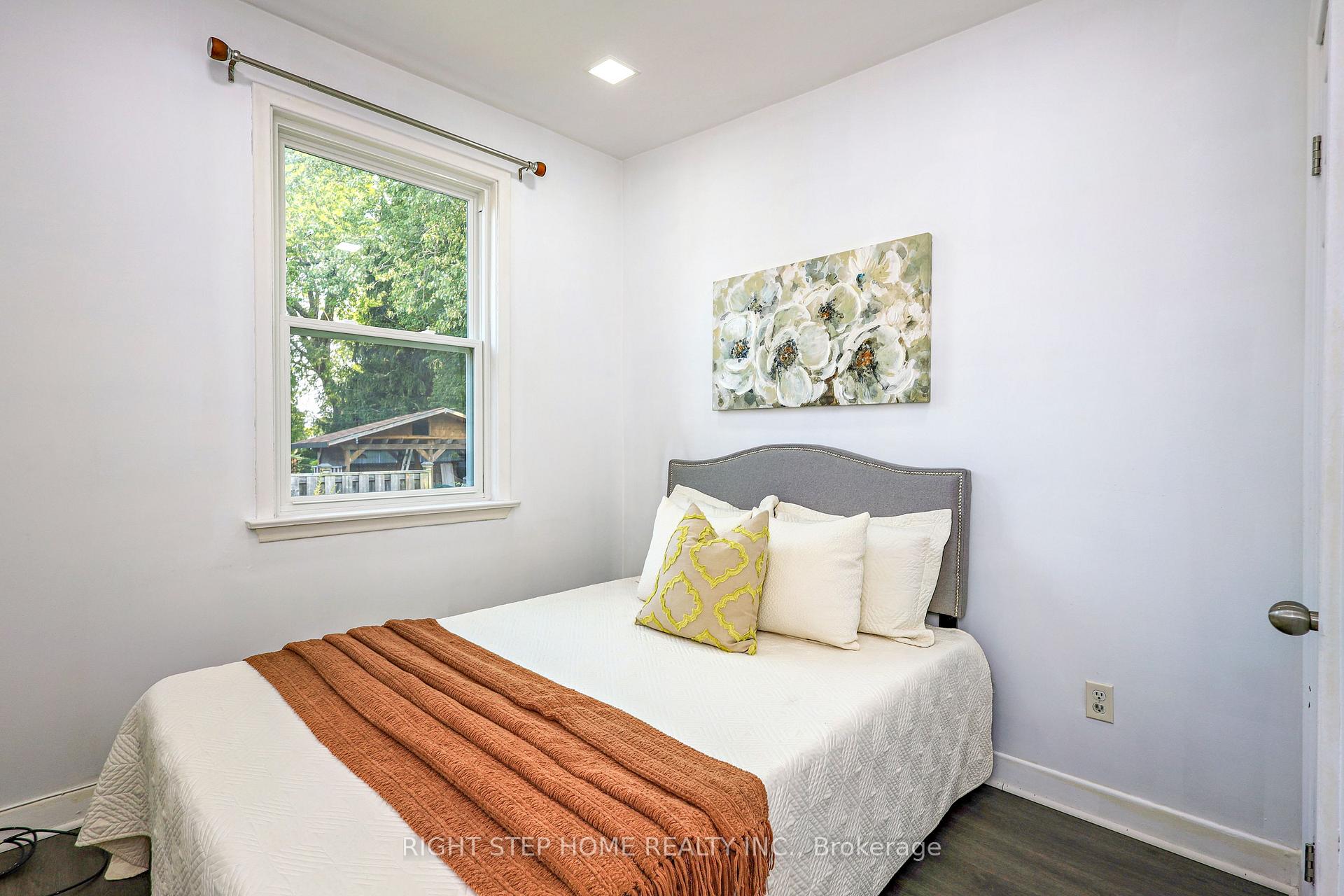 Photo 18 of 137 Benleigh Drive, Scarborough, Woburn — HOMEH