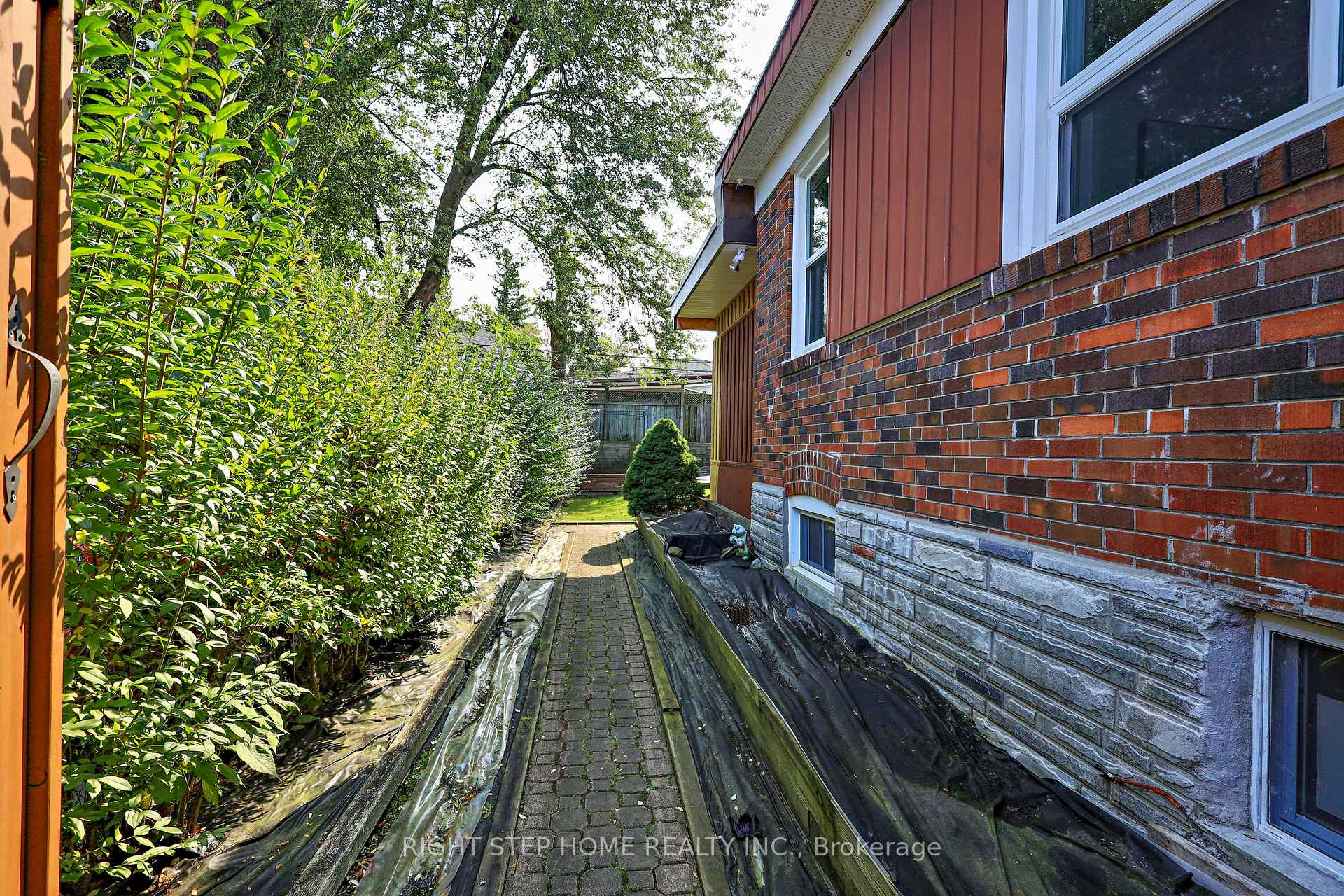 Photo 37 of 137 Benleigh Drive, Scarborough, Woburn — HOMEH