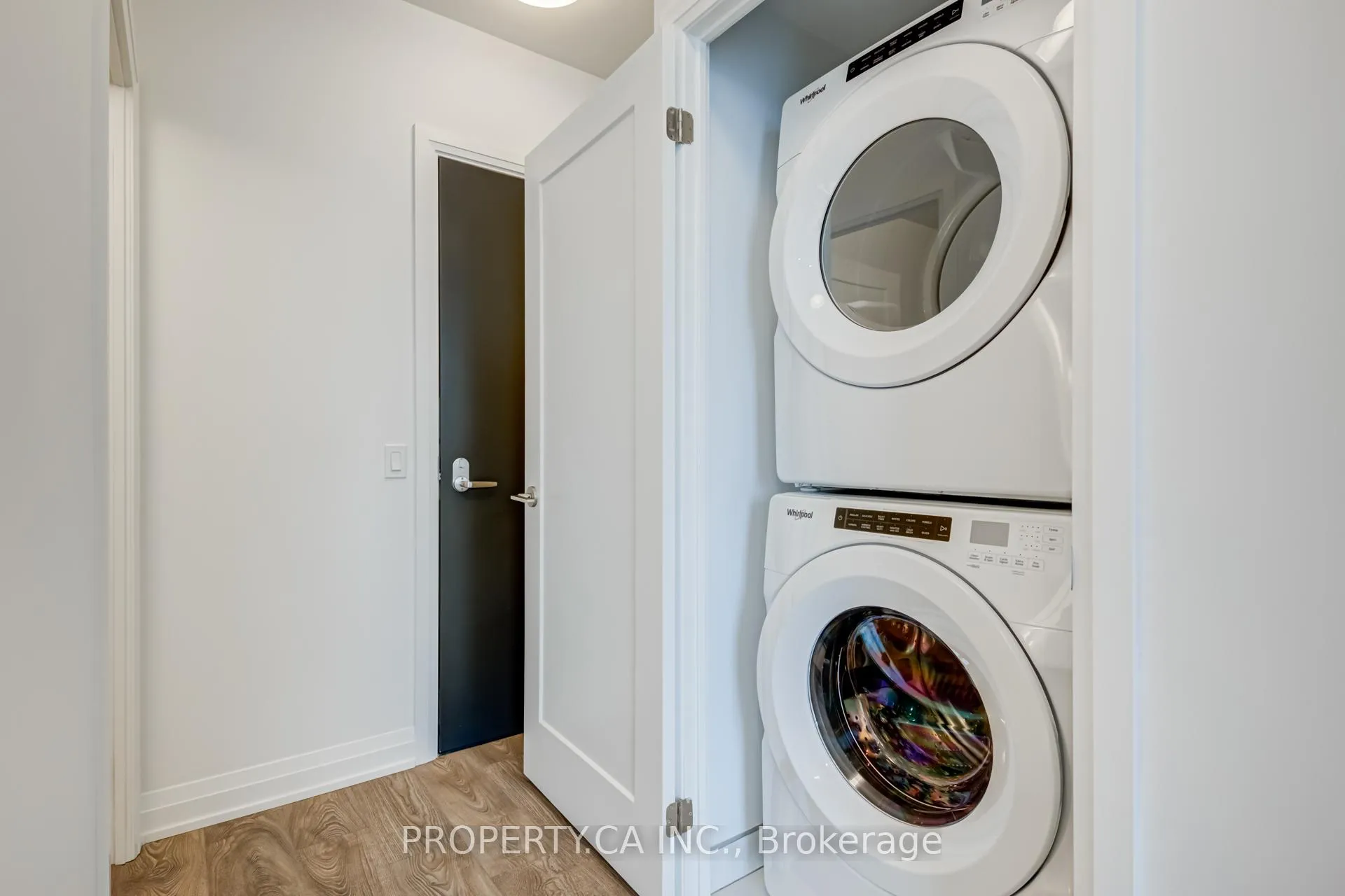 Photo 23 of Unit 904, 286 Main Street, Toronto, East End-Danforth — HOMEH