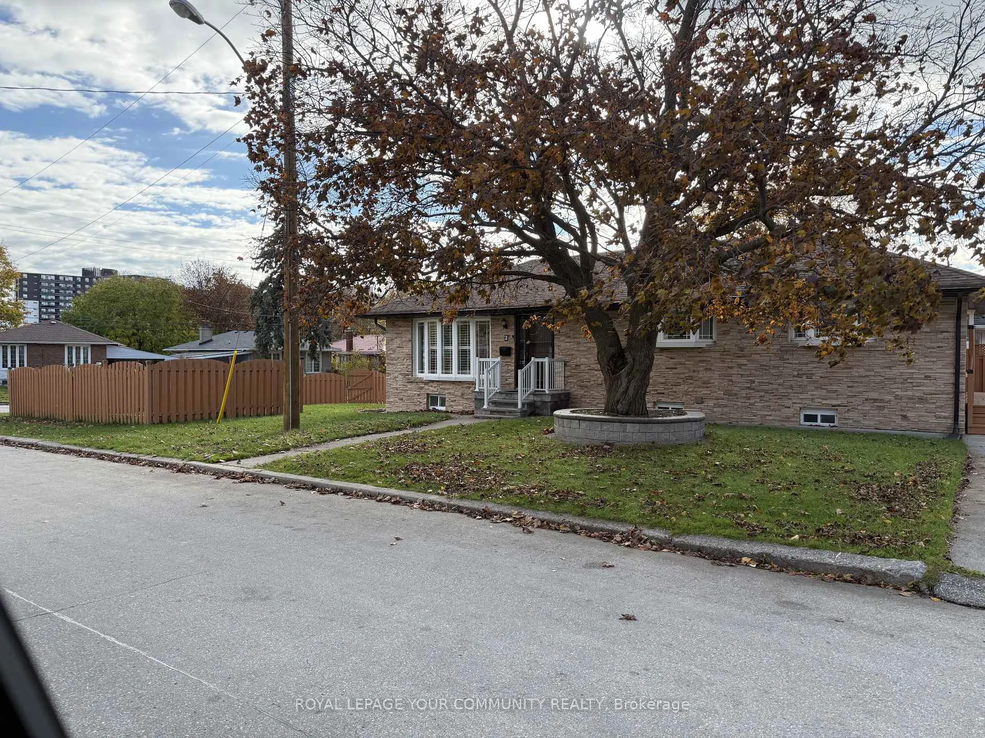 Photo 4 of 2 Mackinac Crescent, Scarborough, Bendale — HOMEH