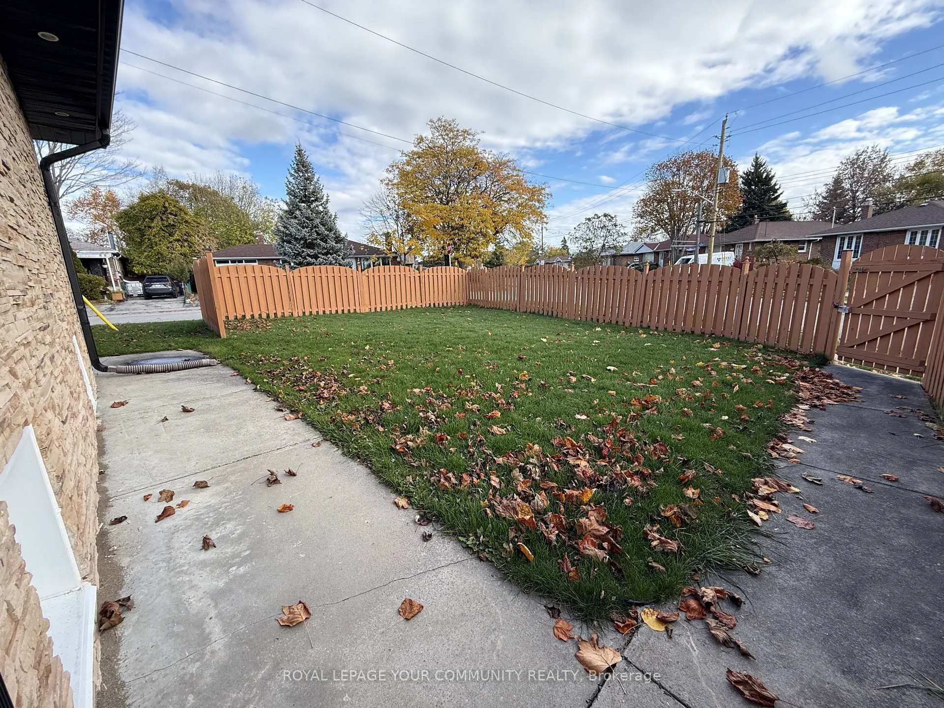 Photo 8 of 2 Mackinac Crescent, Scarborough, Bendale — HOMEH