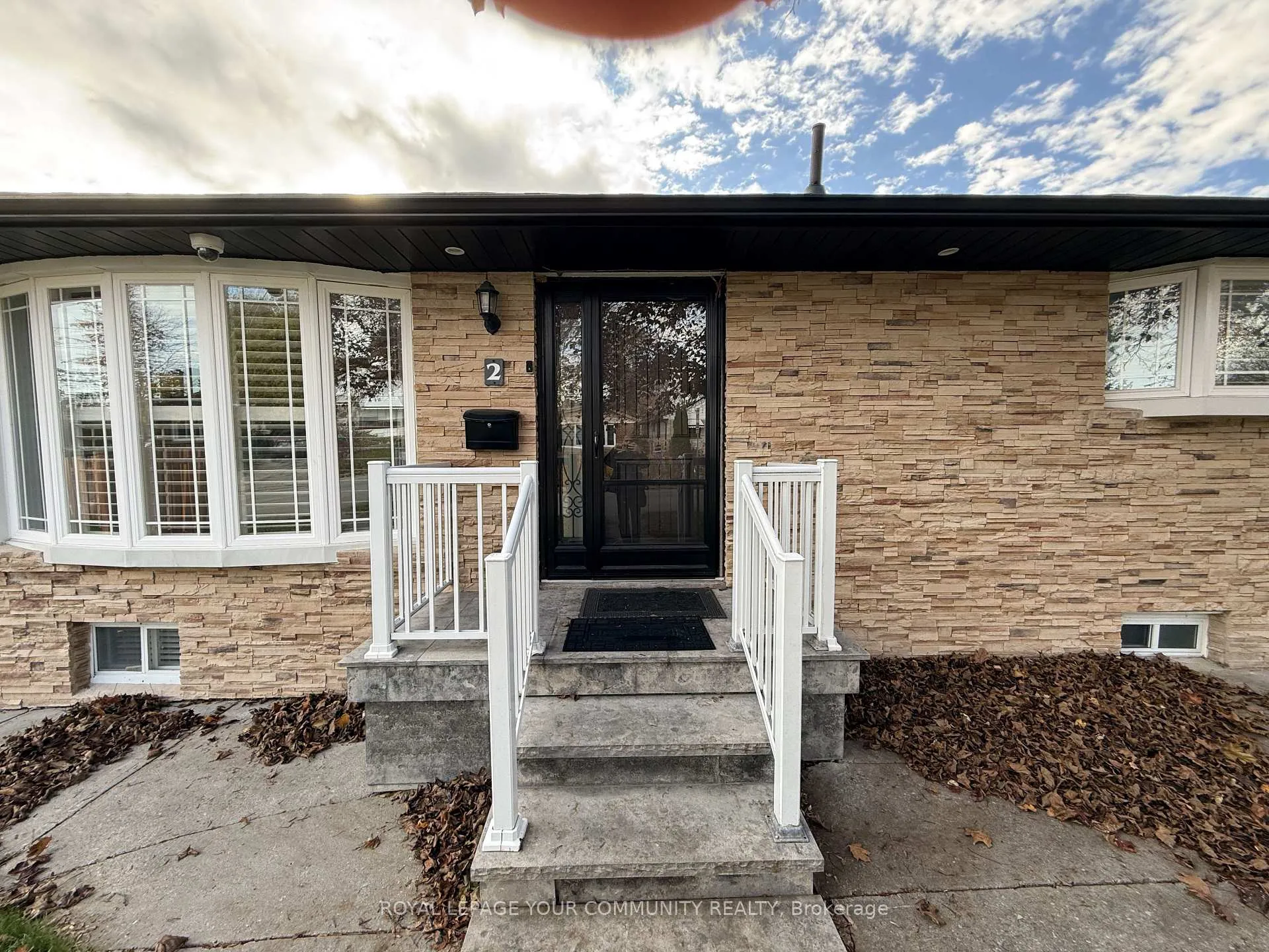 Photo 10 of 2 Mackinac Crescent, Scarborough, Bendale — HOMEH
