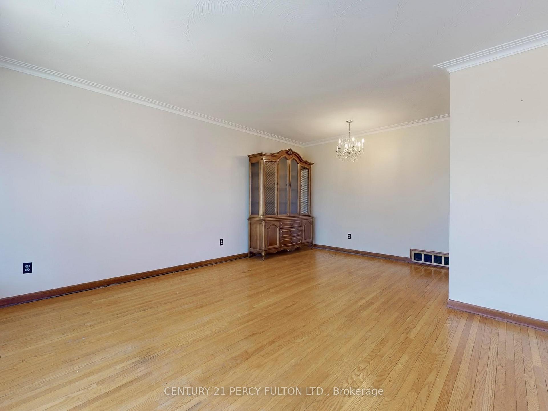 Photo 6 of 193 Brimorton Drive, Scarborough, Woburn — HOMEH