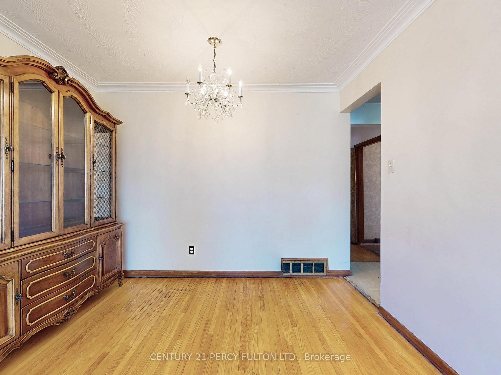 Photo 8 of 193 Brimorton Drive, Scarborough, Woburn — HOMEH