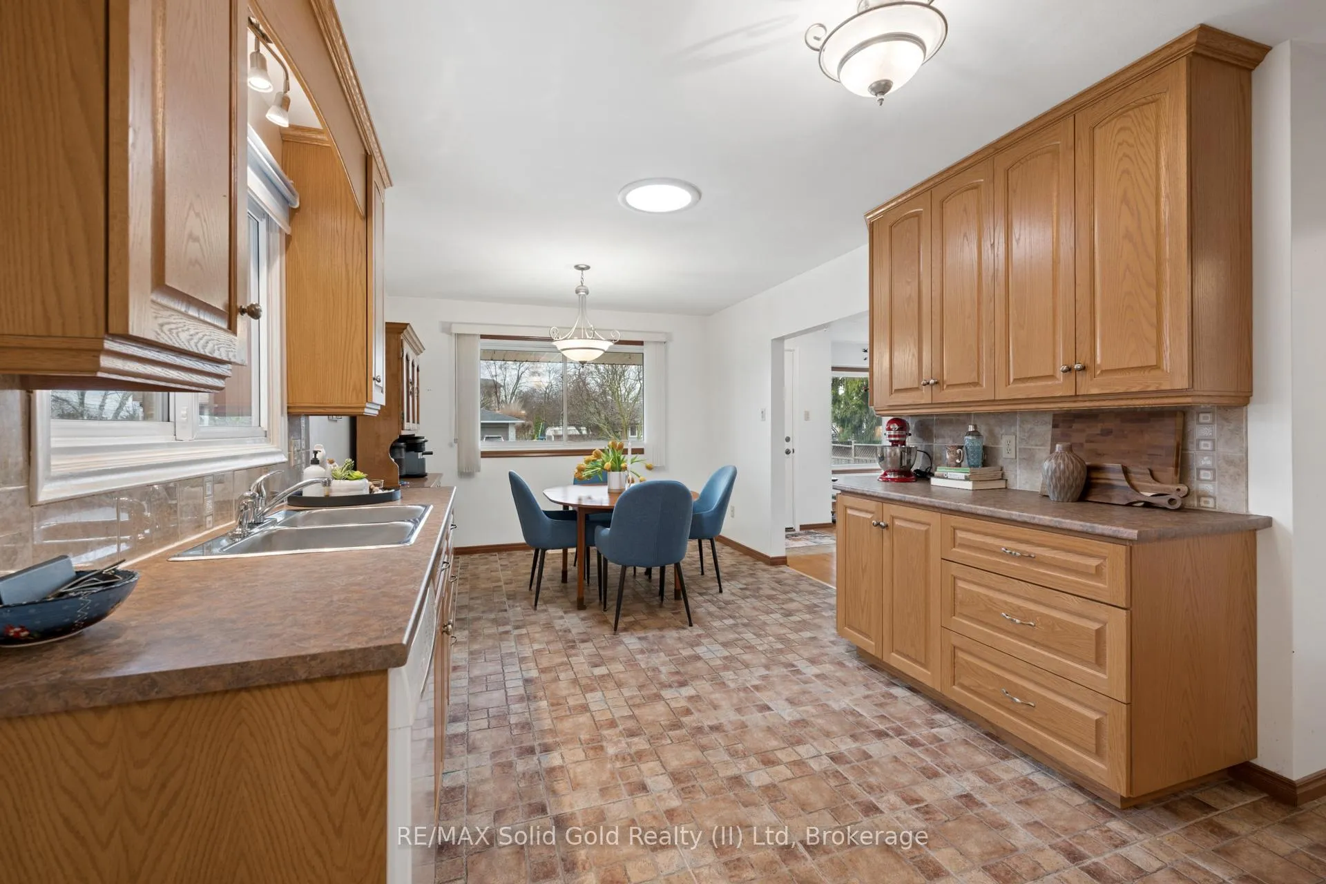 Photo 7 of 228 Kenneth Avenue, Kitchener — HOMEH
