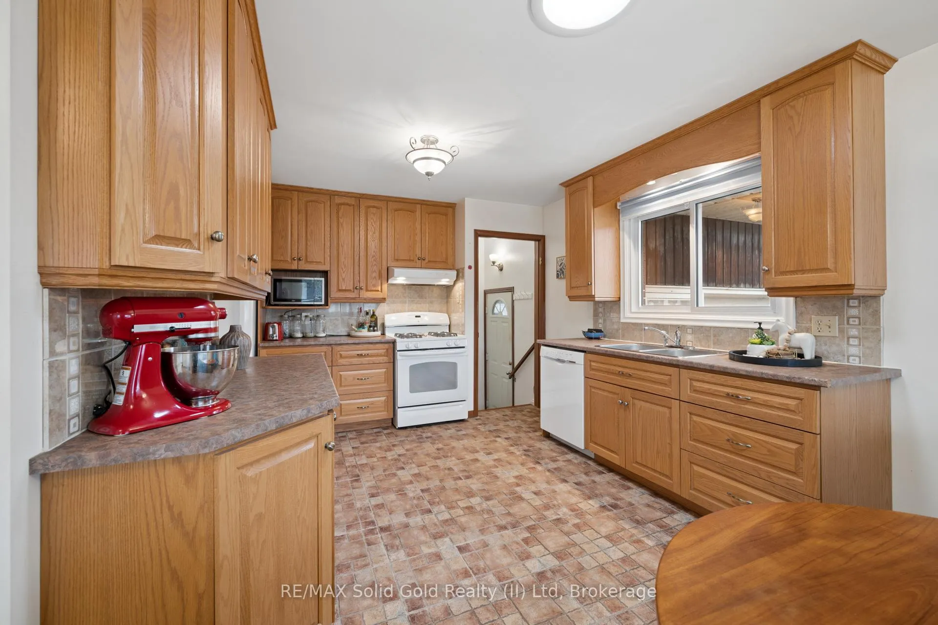 Photo 9 of 228 Kenneth Avenue, Kitchener — HOMEH