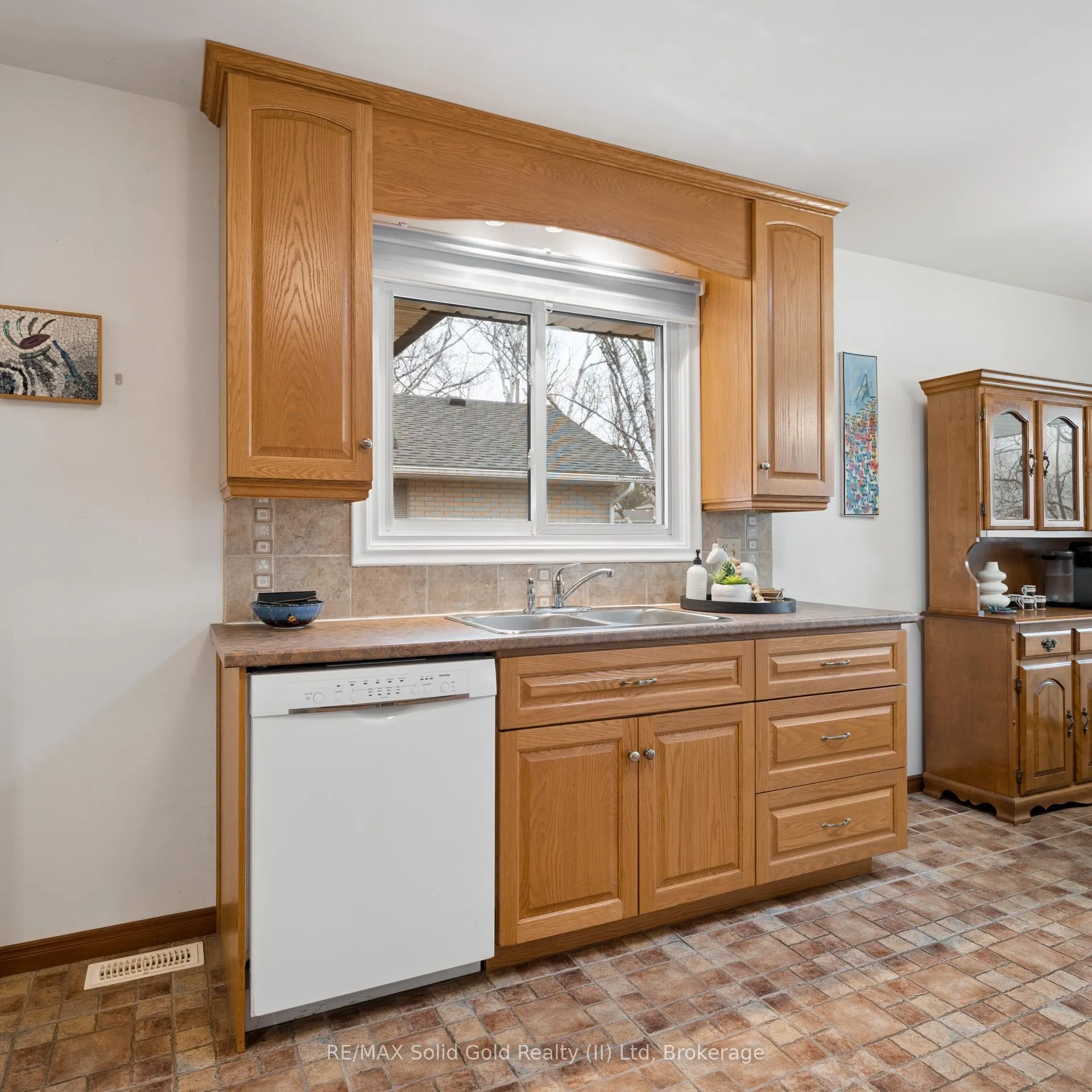 Photo 11 of 228 Kenneth Avenue, Kitchener — HOMEH