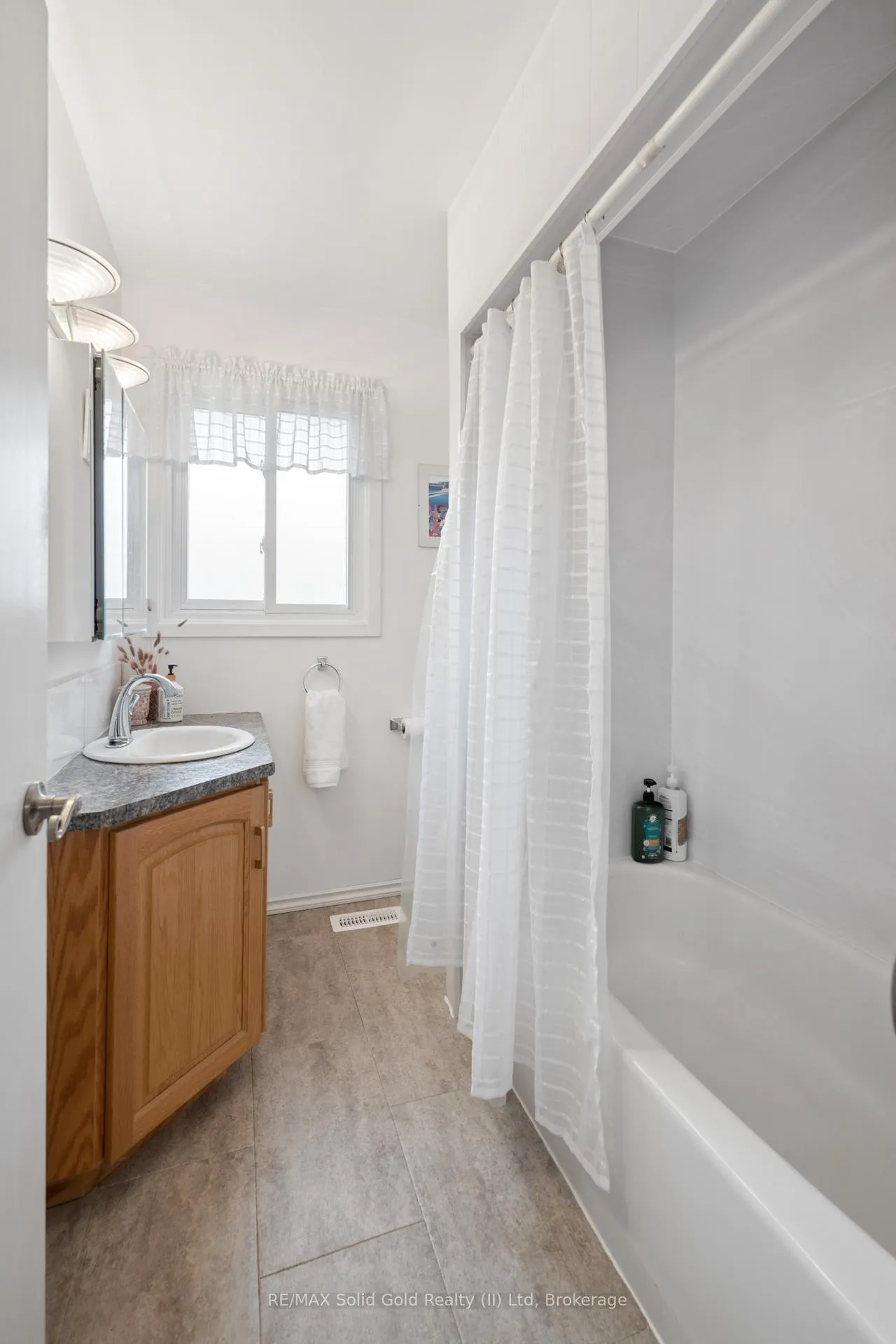 Photo 15 of 228 Kenneth Avenue, Kitchener — HOMEH