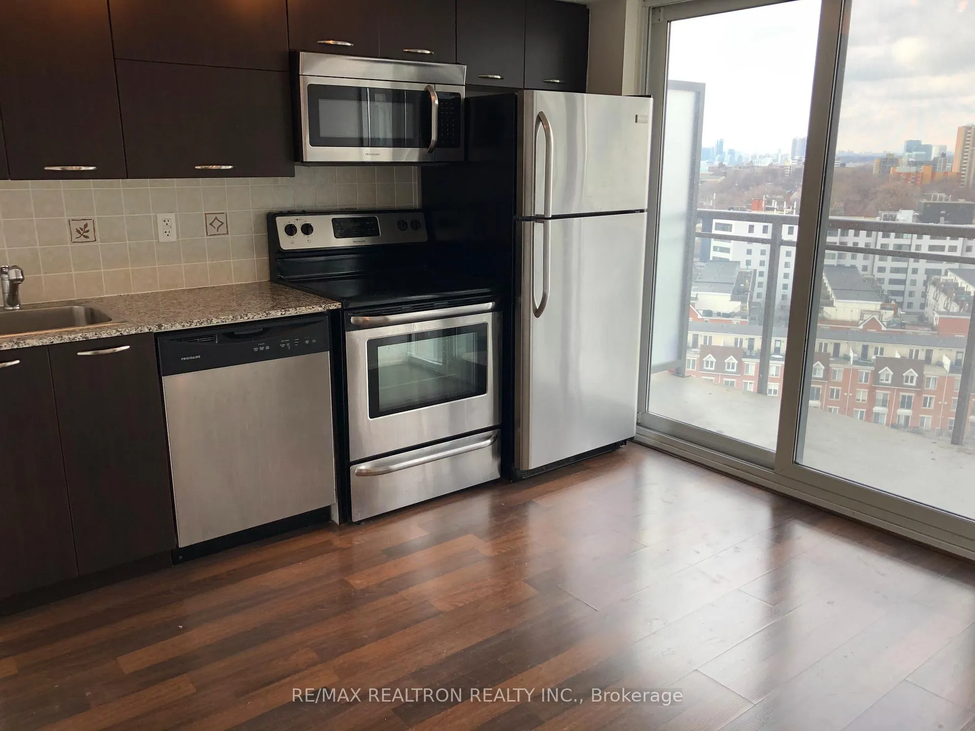 Photo 5 of Unit 1408, 38 Joe Shuster Way, Toronto, South Parkdale — HOMEH