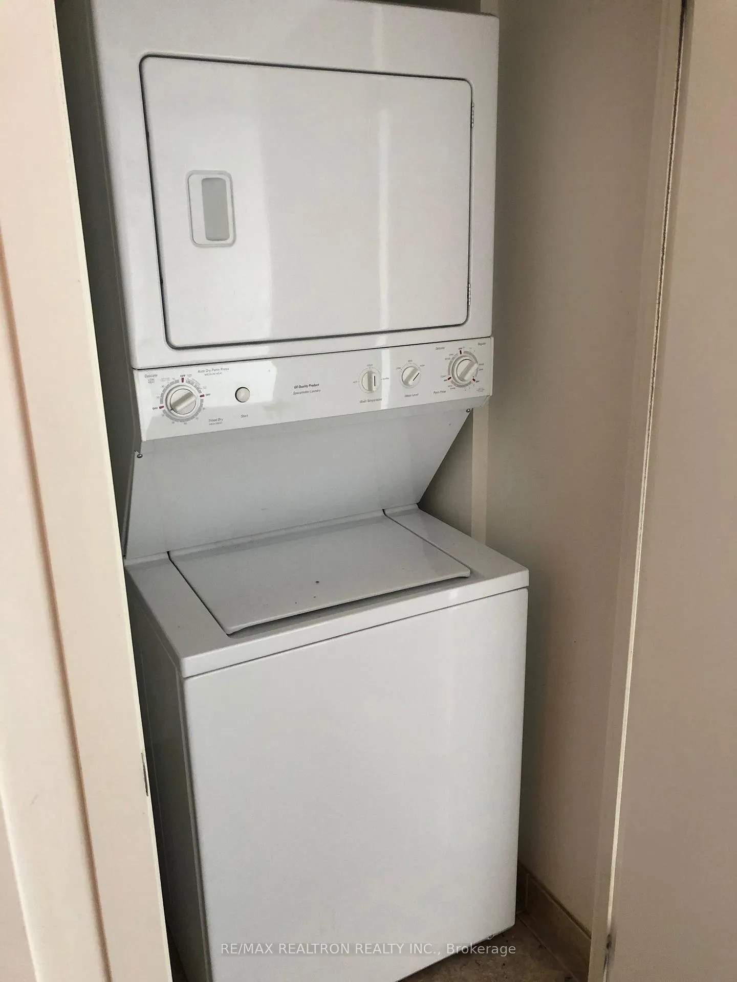 Photo 7 of Unit 1408, 38 Joe Shuster Way, Toronto, South Parkdale — HOMEH