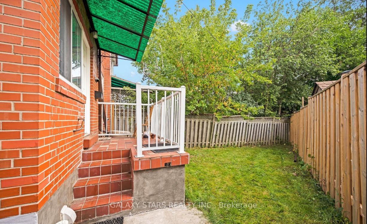 Photo 3 of 157 Painted Post Drive N, Scarborough, Woburn — HOMEH