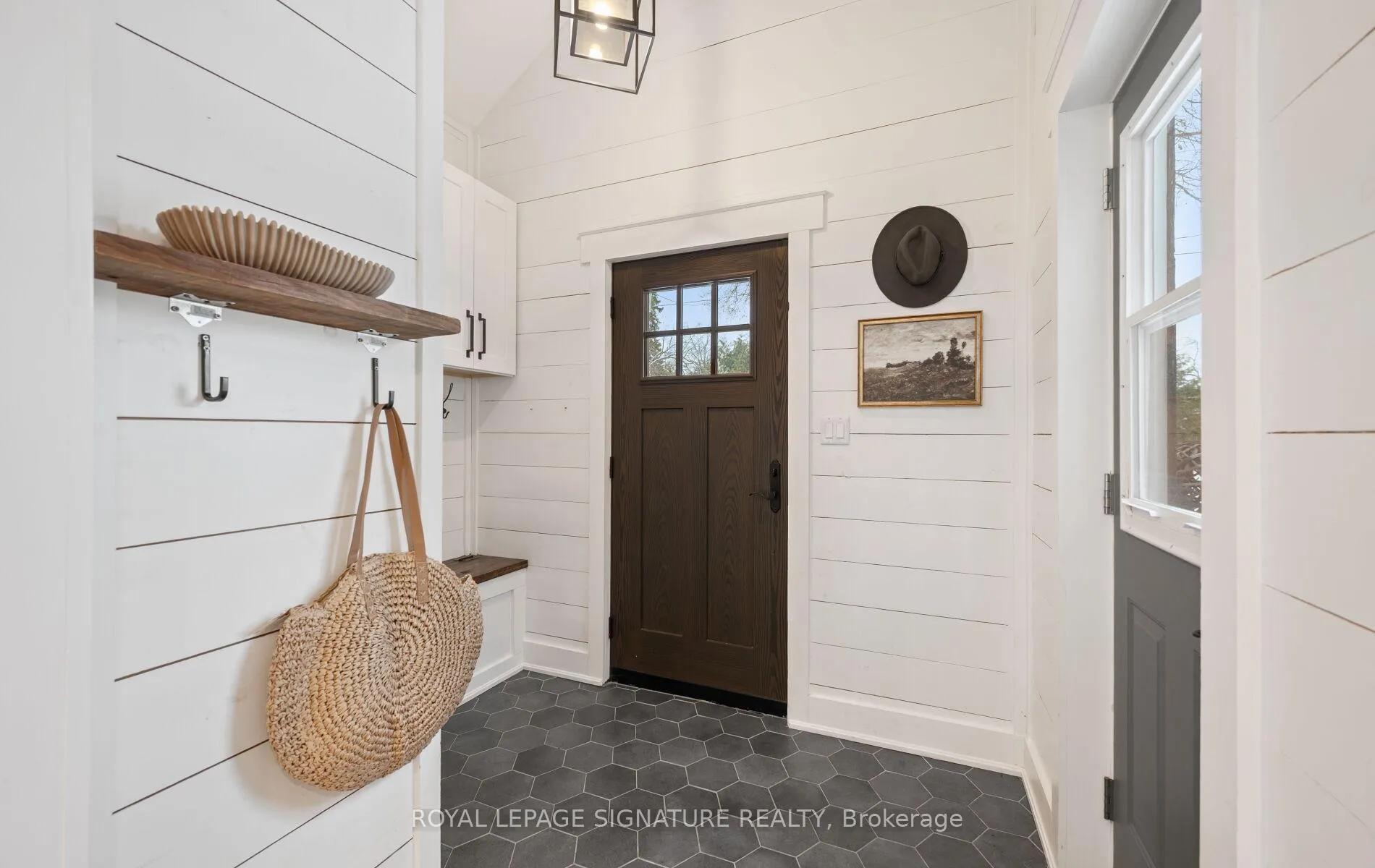 Photo 9 of 122 Queen Street, Barrie, Codrington — HOMEH