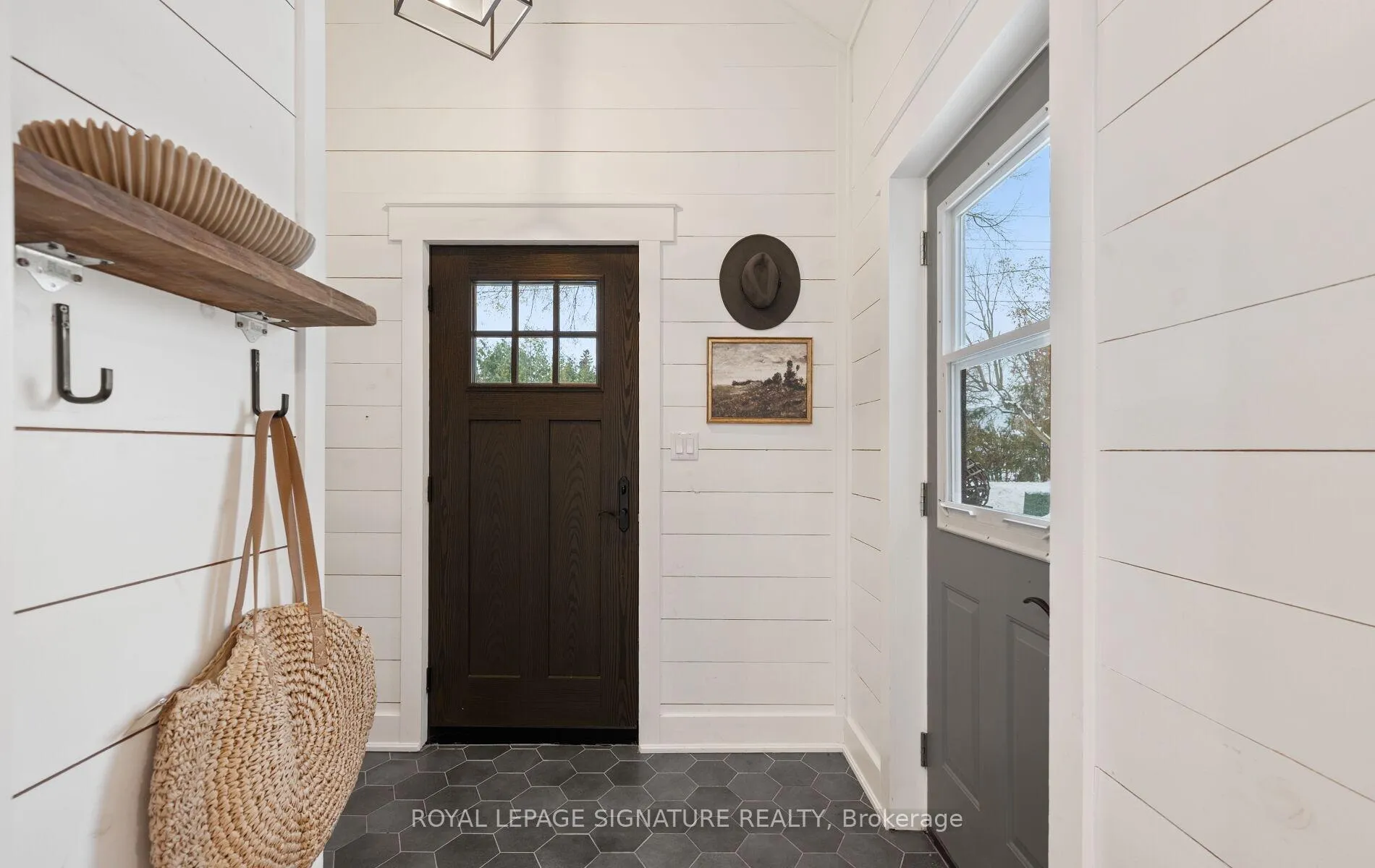 Photo 10 of 122 Queen Street, Barrie, Codrington — HOMEH