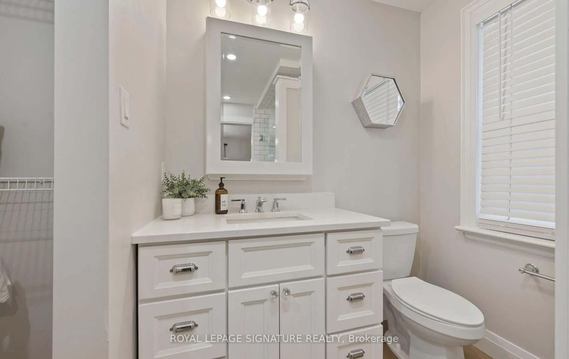 Photo 27 of 122 Queen Street, Barrie, Codrington — HOMEH