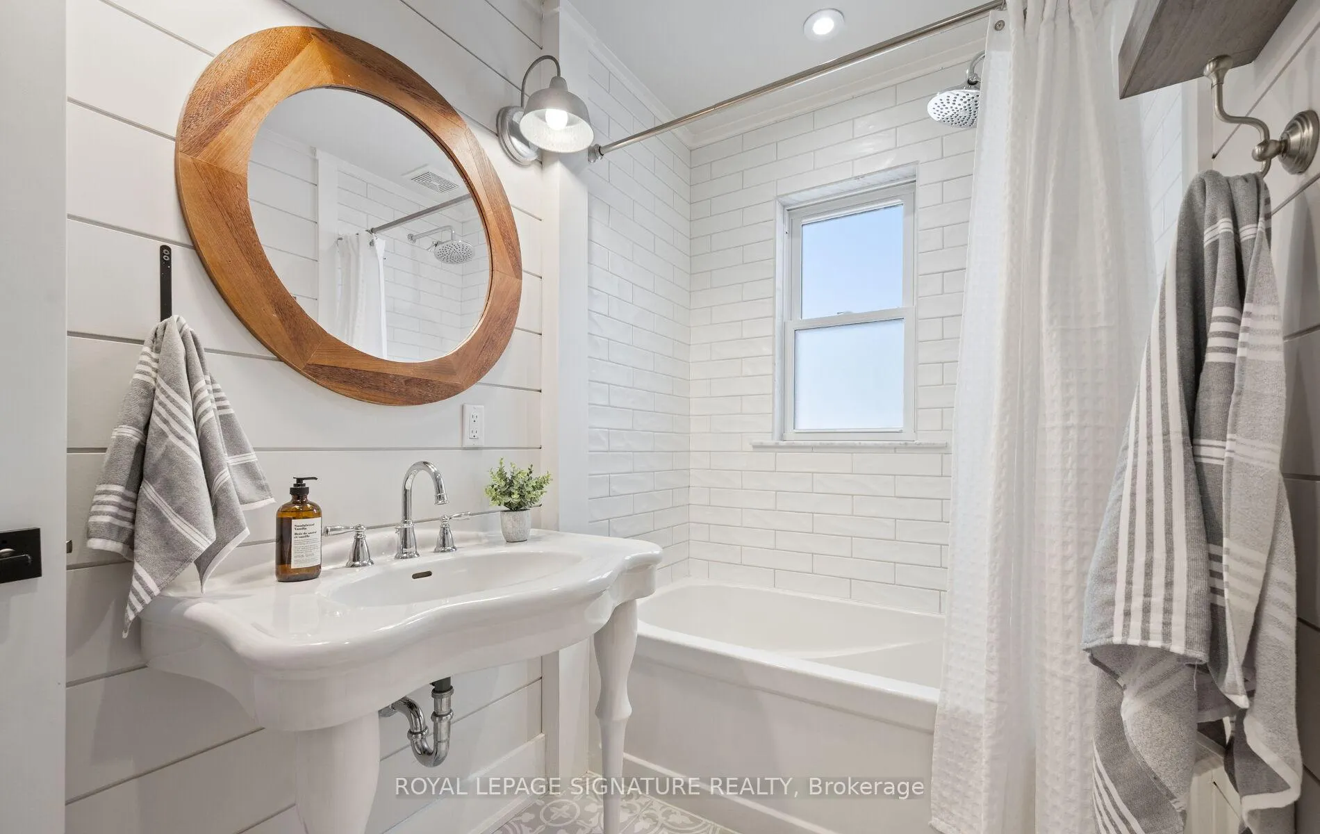 Photo 33 of 122 Queen Street, Barrie, Codrington — HOMEH