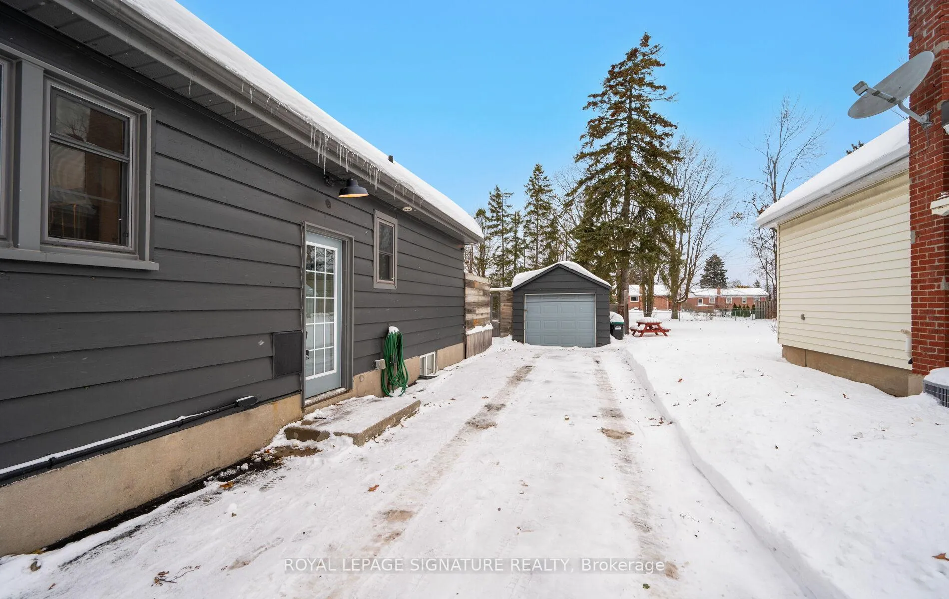 Photo 44 of 122 Queen Street, Barrie, Codrington — HOMEH