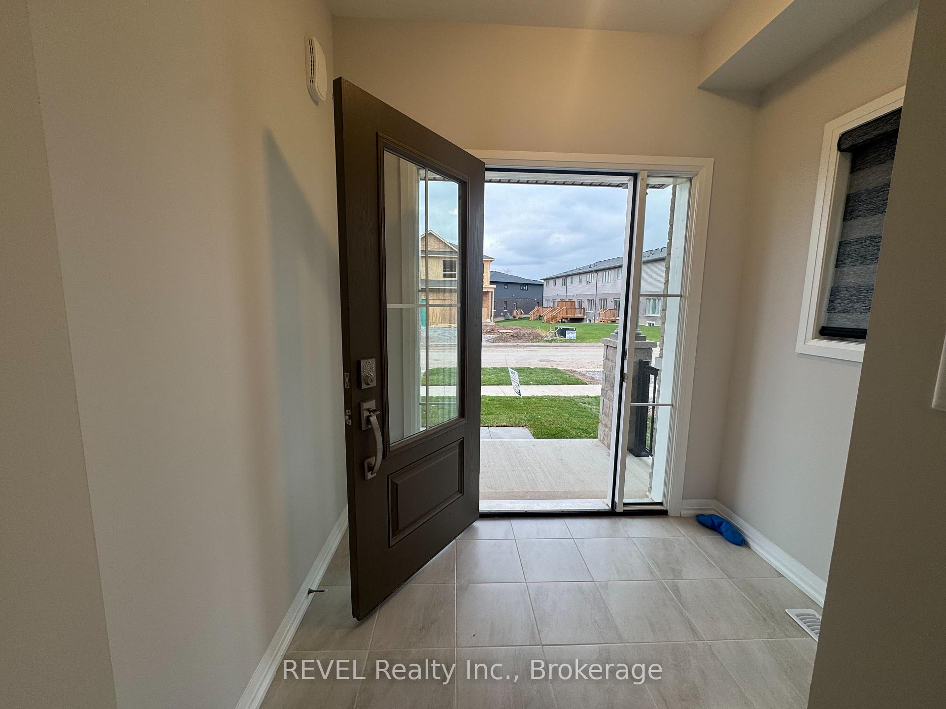 Photo 2 of 25 Willson Drive, Thorold, Hurricane/Merrittville — HOMEH