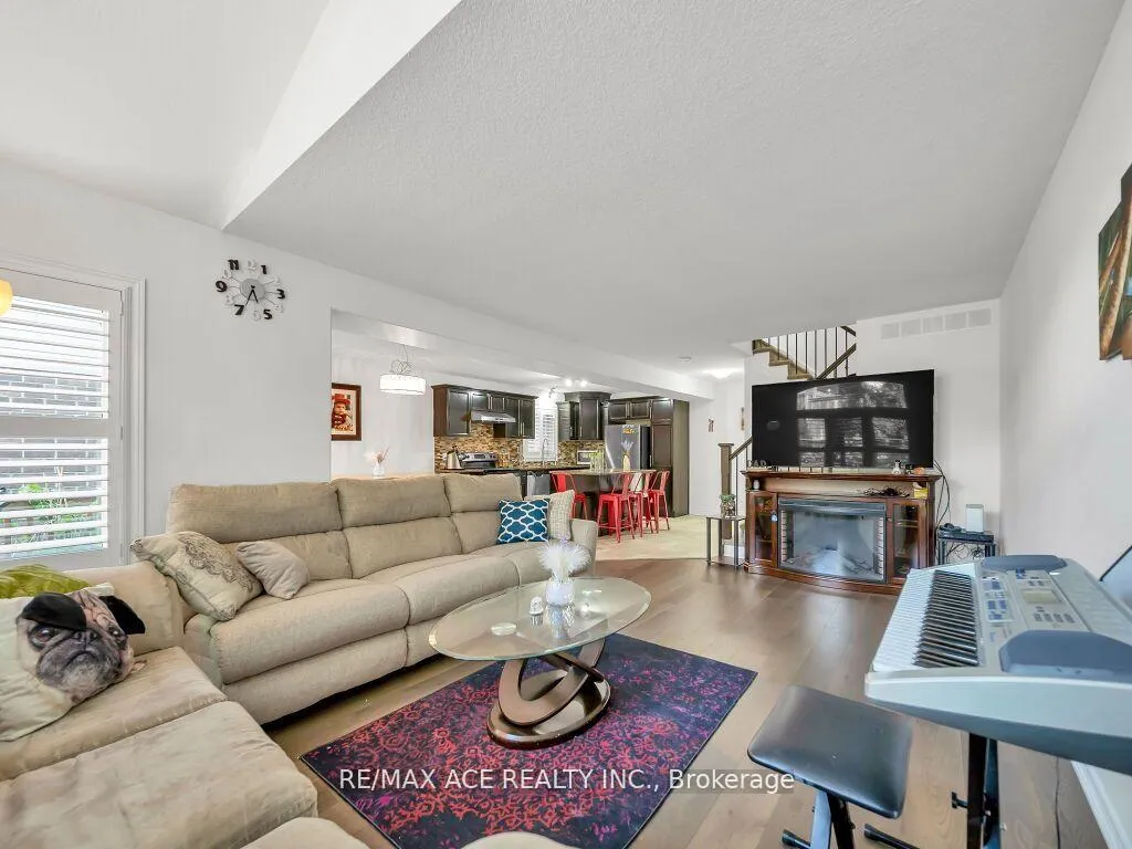 Photo 7 of 160 Kemp Crescent E, Guelph, Grange Road — HOMEH