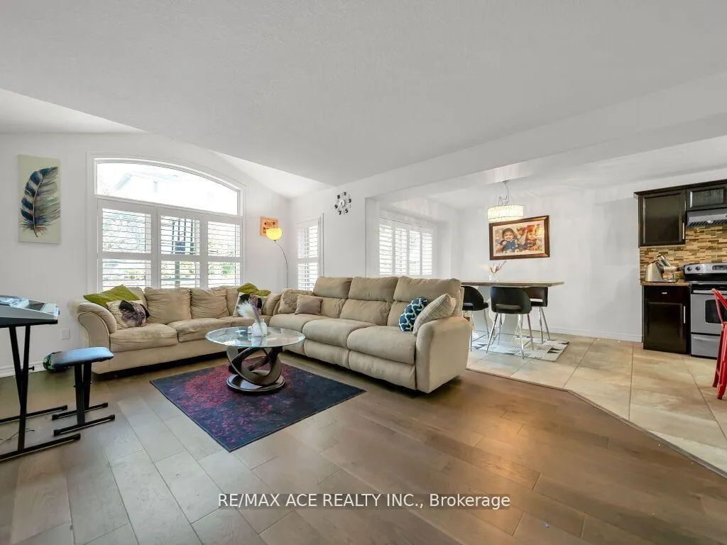 Photo 8 of 160 Kemp Crescent E, Guelph, Grange Road — HOMEH