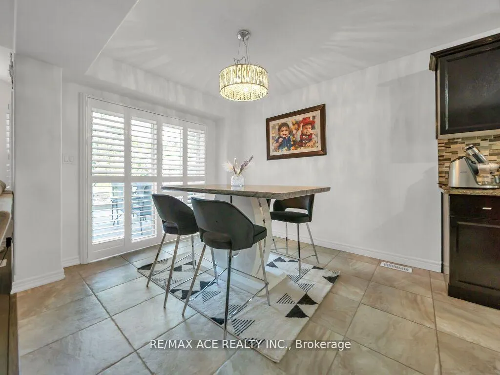 Photo 9 of 160 Kemp Crescent E, Guelph, Grange Road — HOMEH