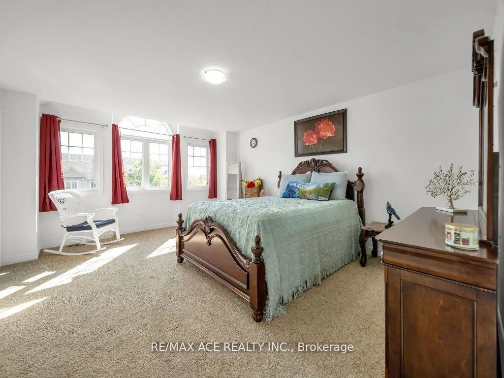 Photo 20 of 160 Kemp Crescent E, Guelph, Grange Road — HOMEH