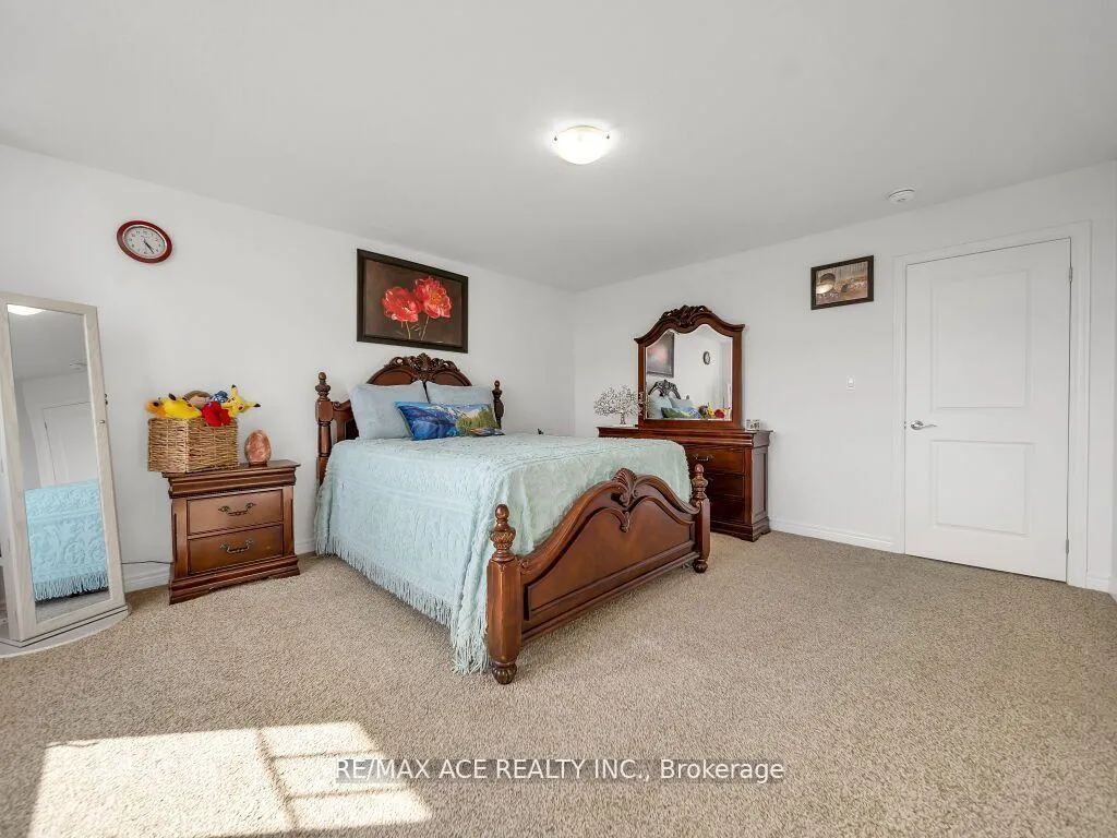 Photo 21 of 160 Kemp Crescent E, Guelph, Grange Road — HOMEH