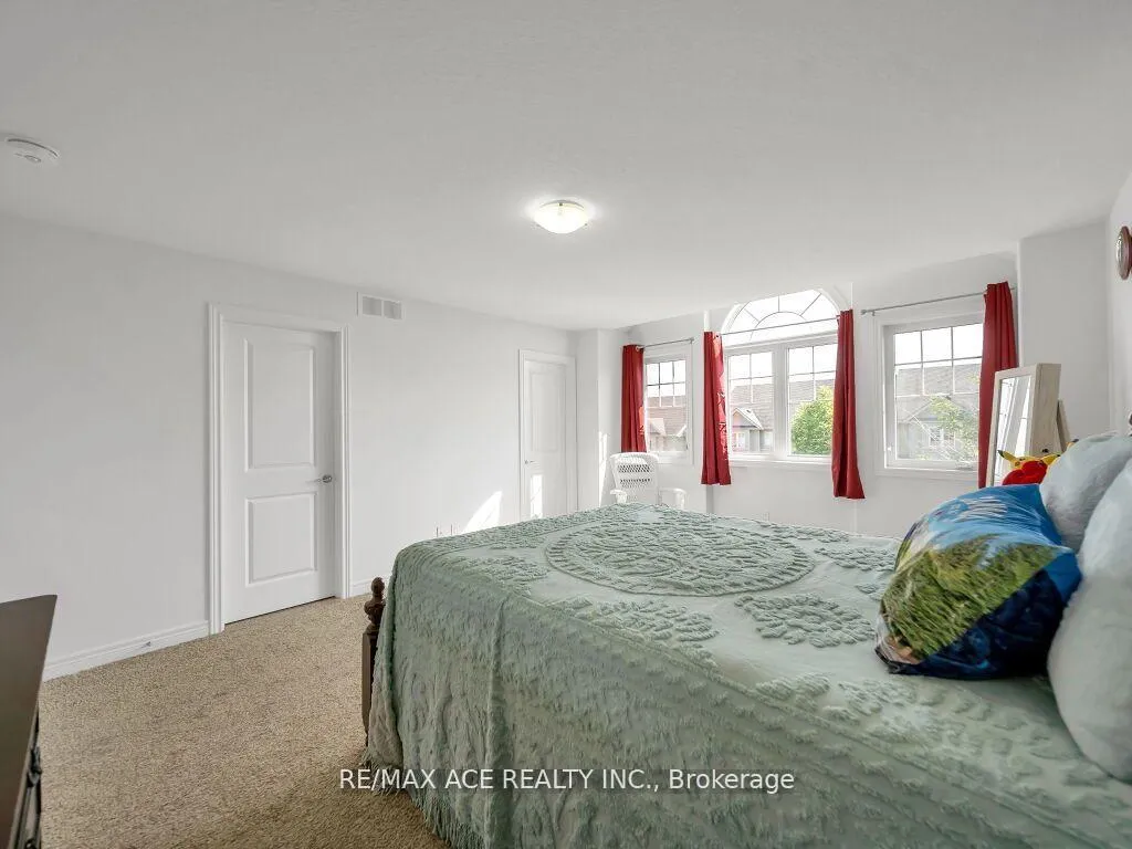 Photo 22 of 160 Kemp Crescent E, Guelph, Grange Road — HOMEH