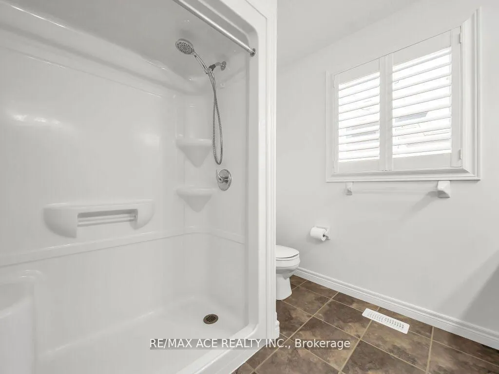 Photo 23 of 160 Kemp Crescent E, Guelph, Grange Road — HOMEH